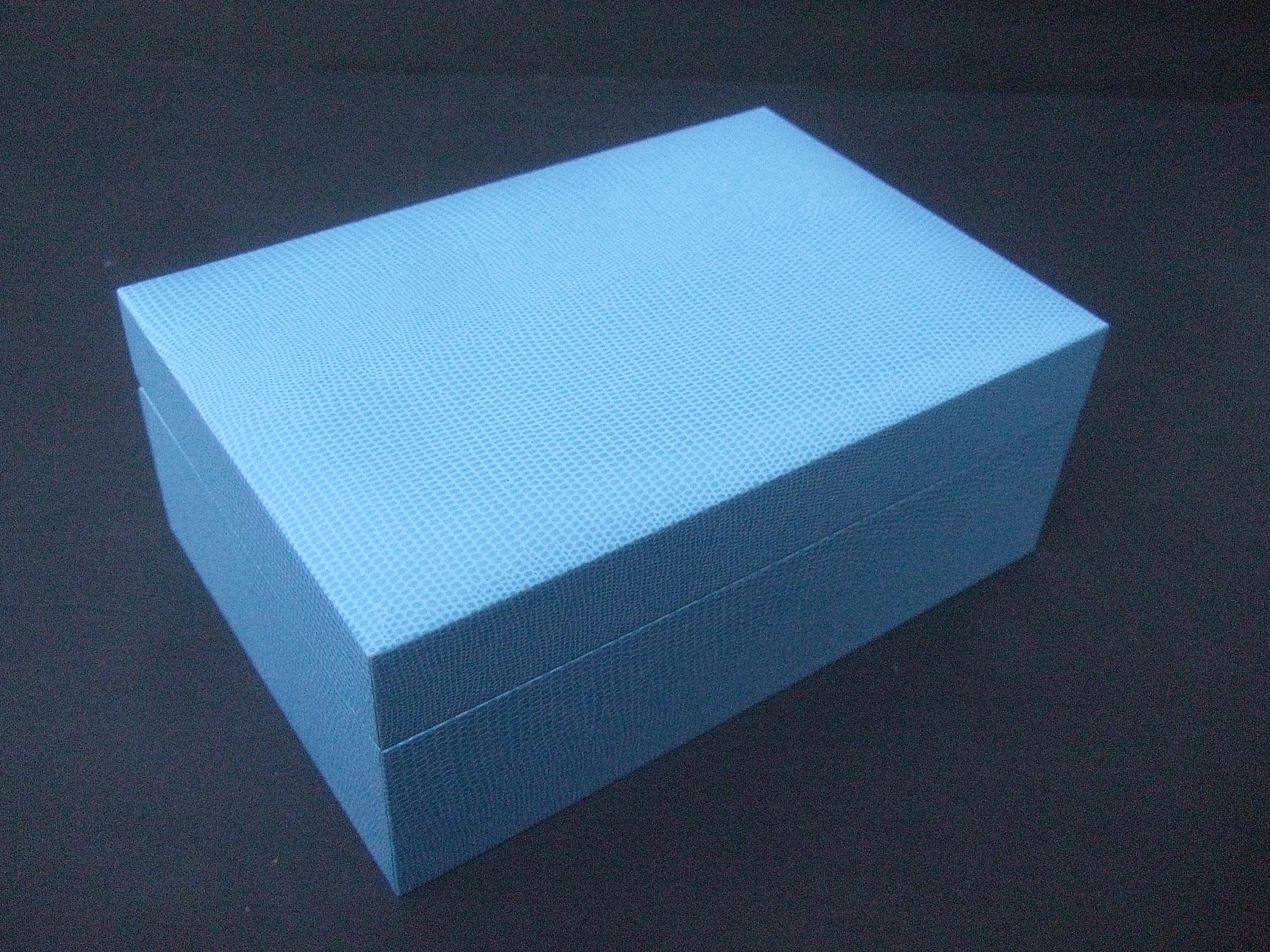 David Webb New York powder blue embossed vinyl jewelry box c 21st C 
The stylish embossed vinyl jewelry box is lined in pale blue micro-fiber
Designed with a removable tray 

Makes an elegant vanity dressing table accessory 
The interior lid is