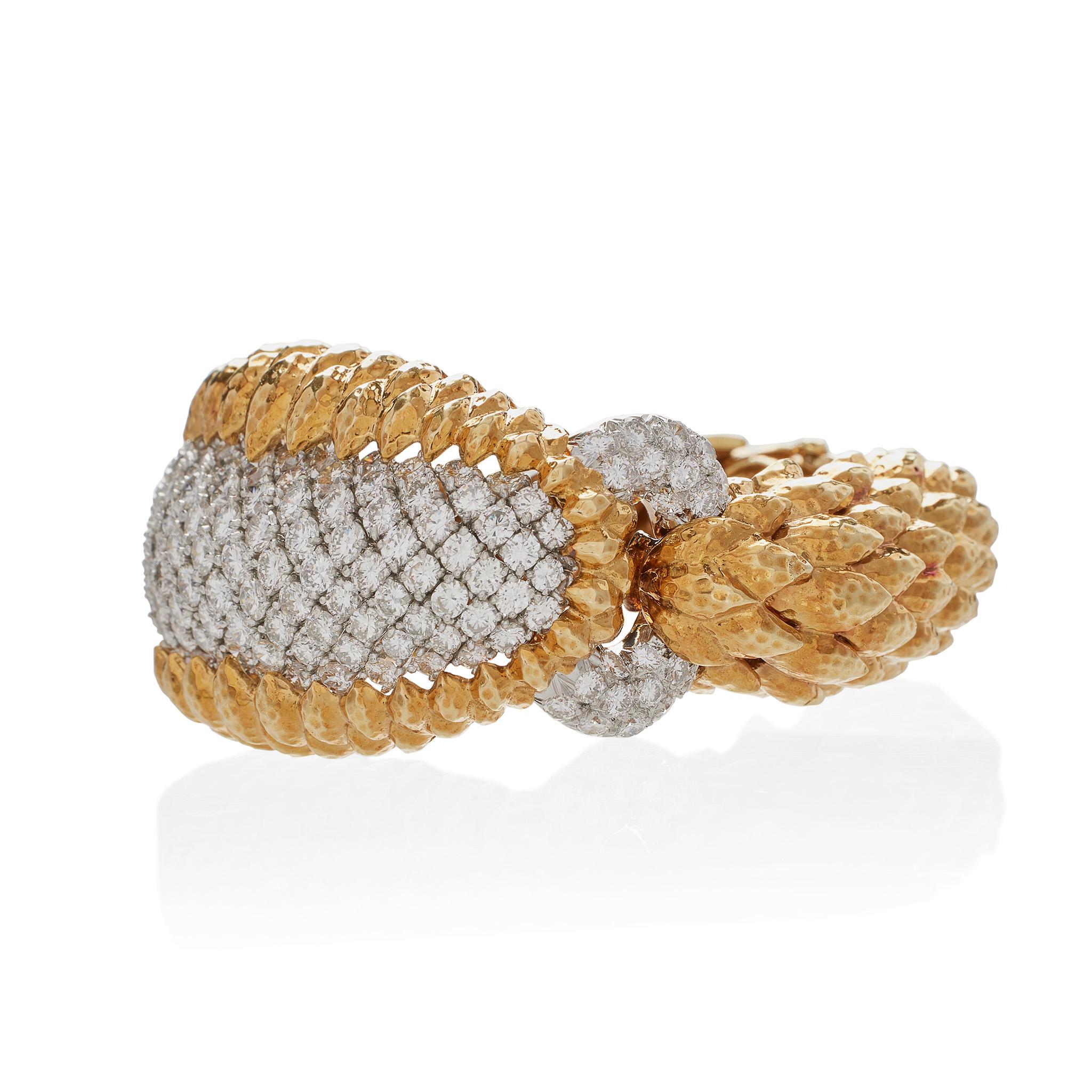 Taille brillant David Webb New York Bracelet unique en hachures croisées et diamants en vente