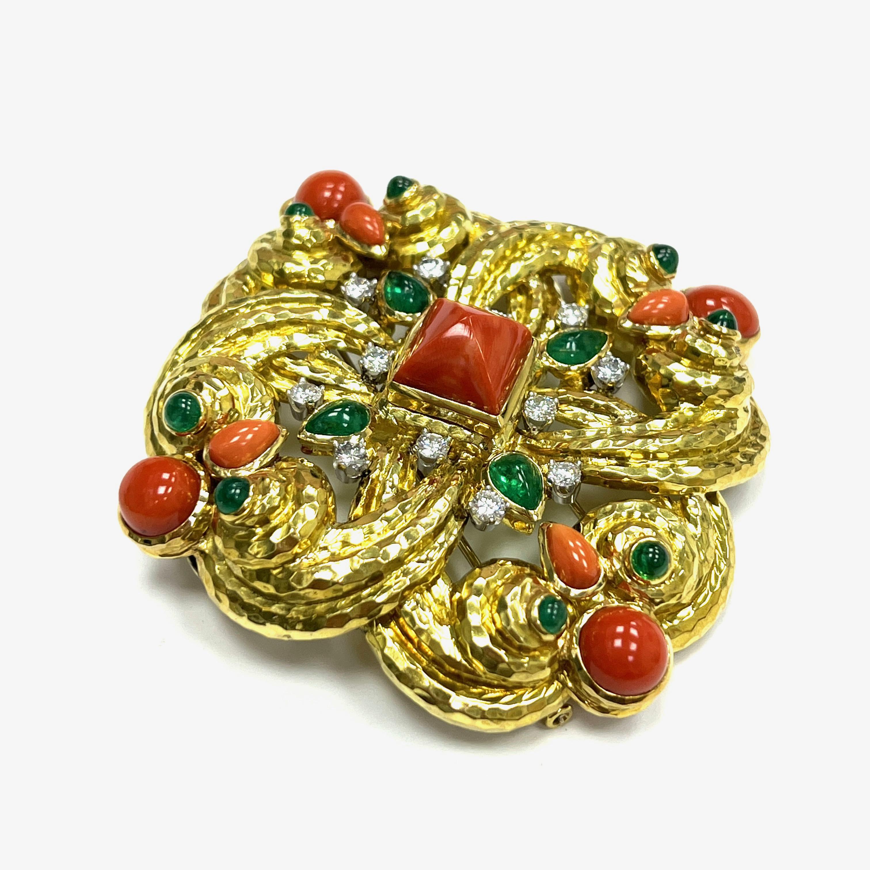 David Webb One of A Kind Coral Emerald 18k Yellow Gold Pendant Brooch  In Excellent Condition For Sale In New York, NY