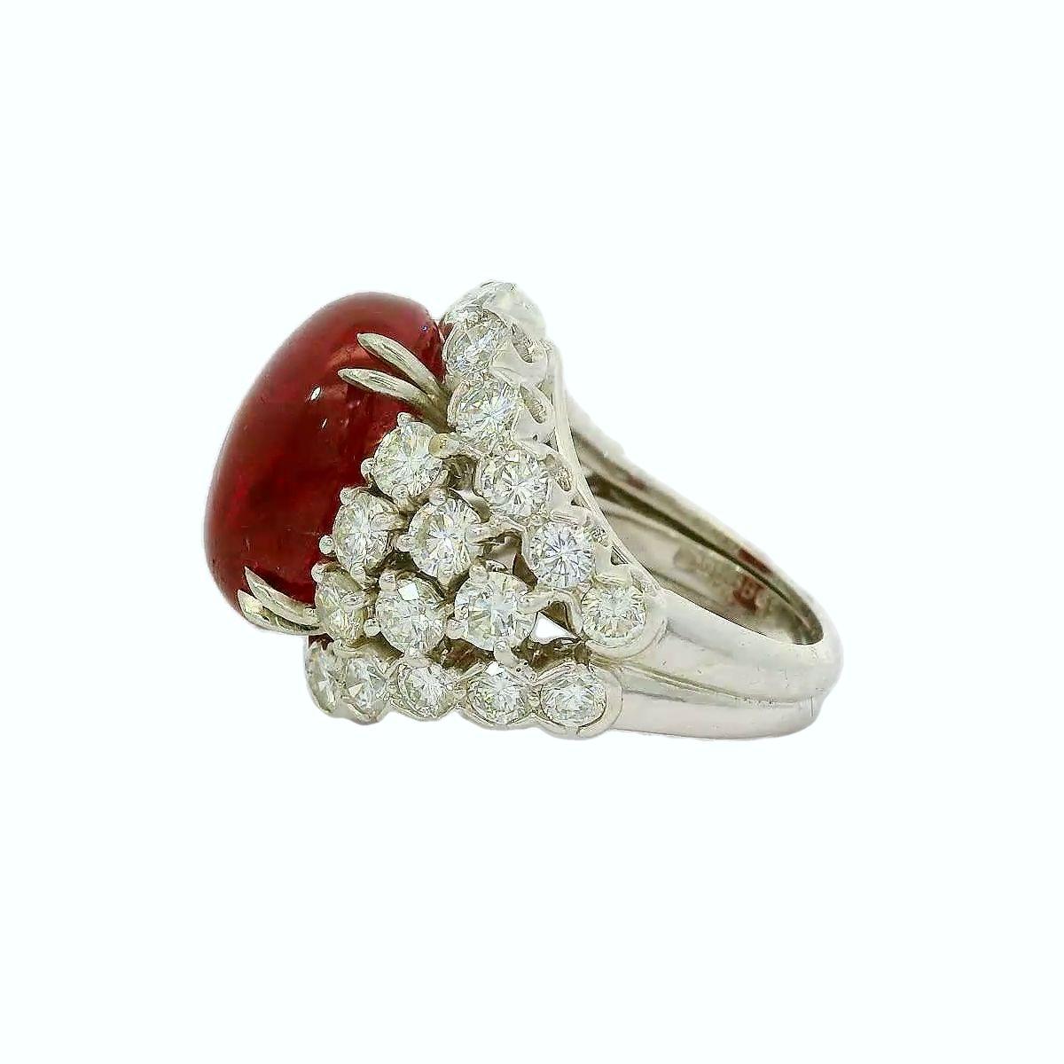 Ovaler Cabochon-Cocktailring mit Rubin und Diamant von David Webb (Künstler*in) im Angebot