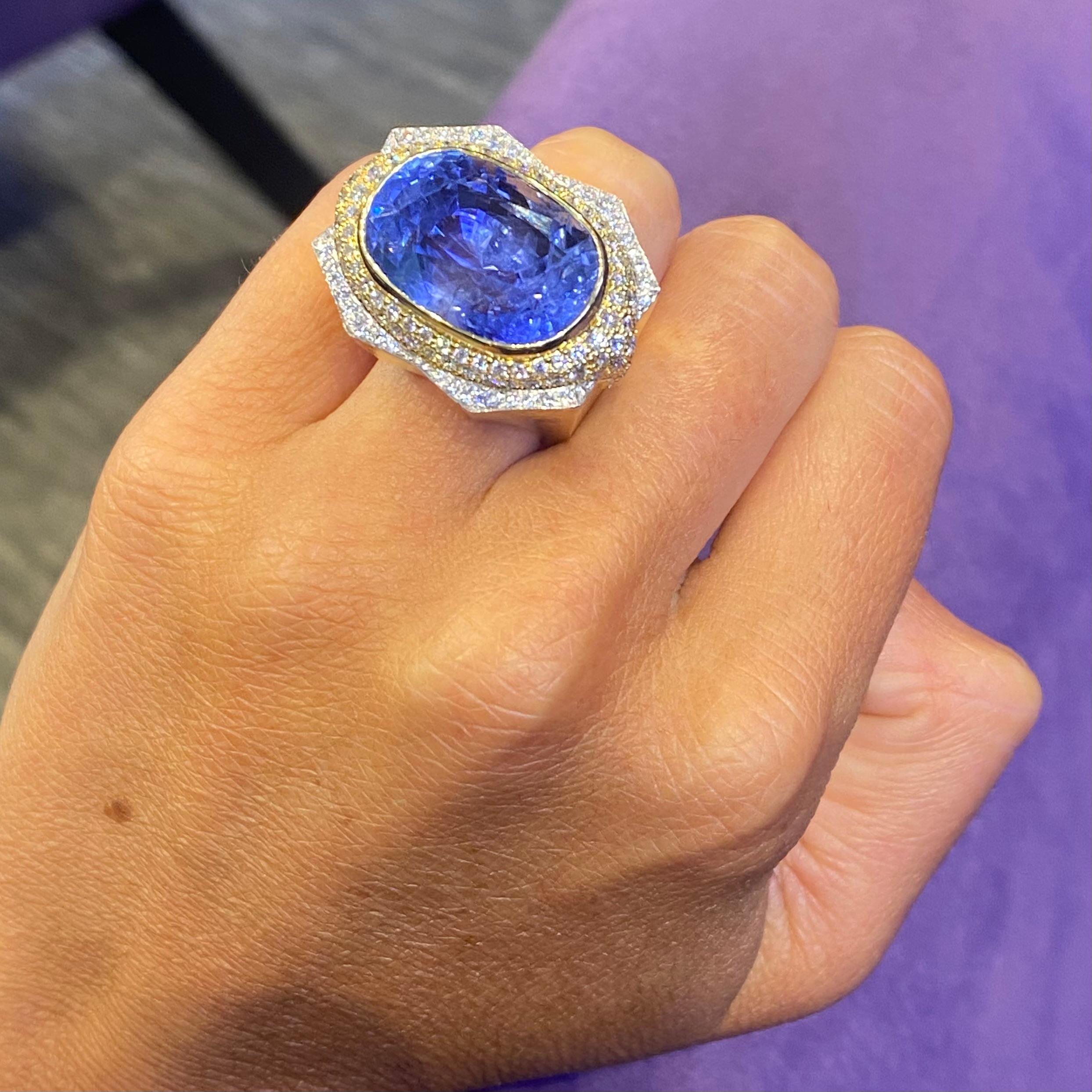 David Webb Oval Cut Sapphire Ring In Excellent Condition For Sale In New York, NY