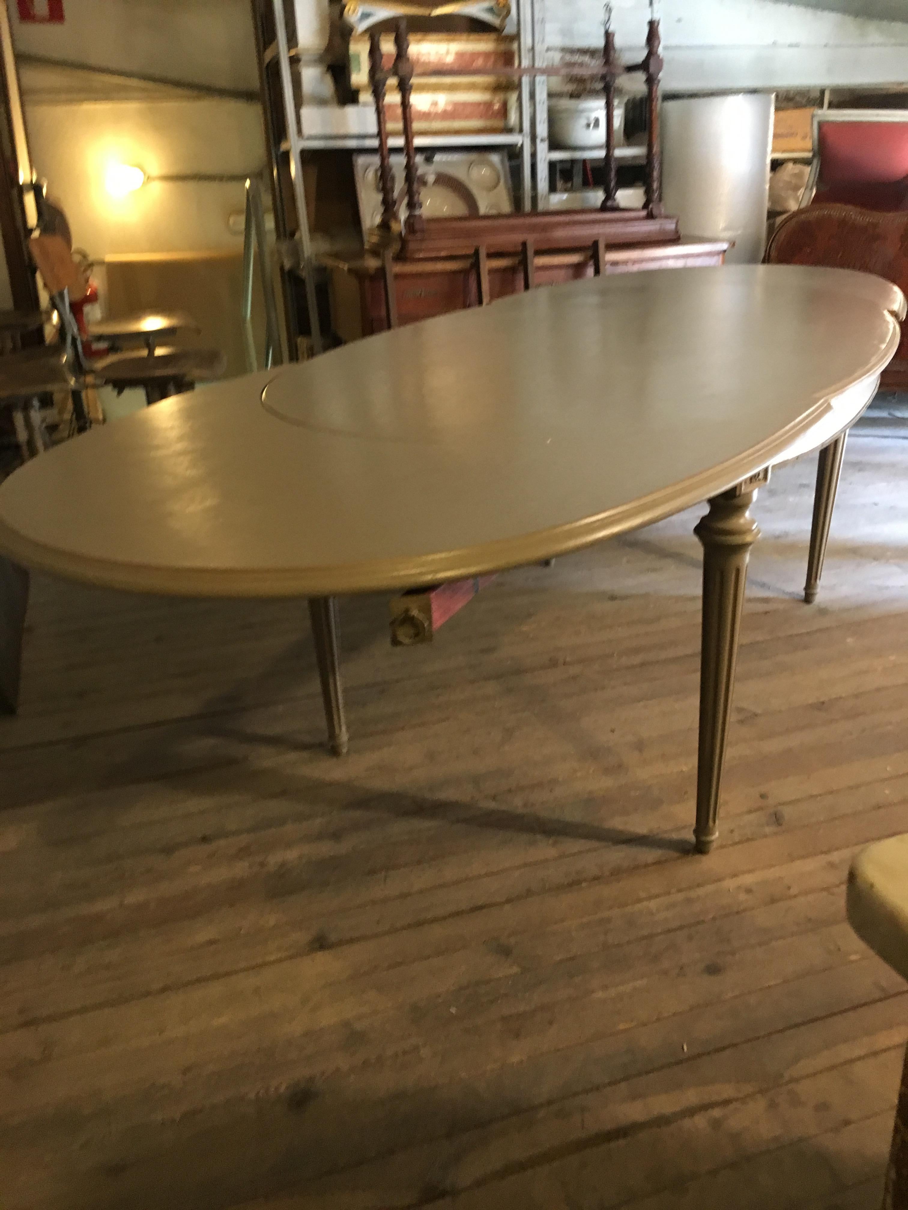 French Laquered Wood Extendible Table with Carved Legs from 1890s For Sale 5