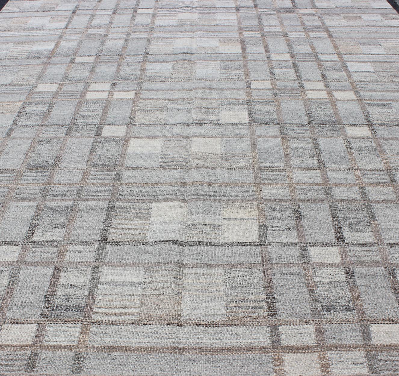 Geometric Stripe Block Modern Scandinavian Flat-Weave Design Rug in Gray Tones For Sale 2