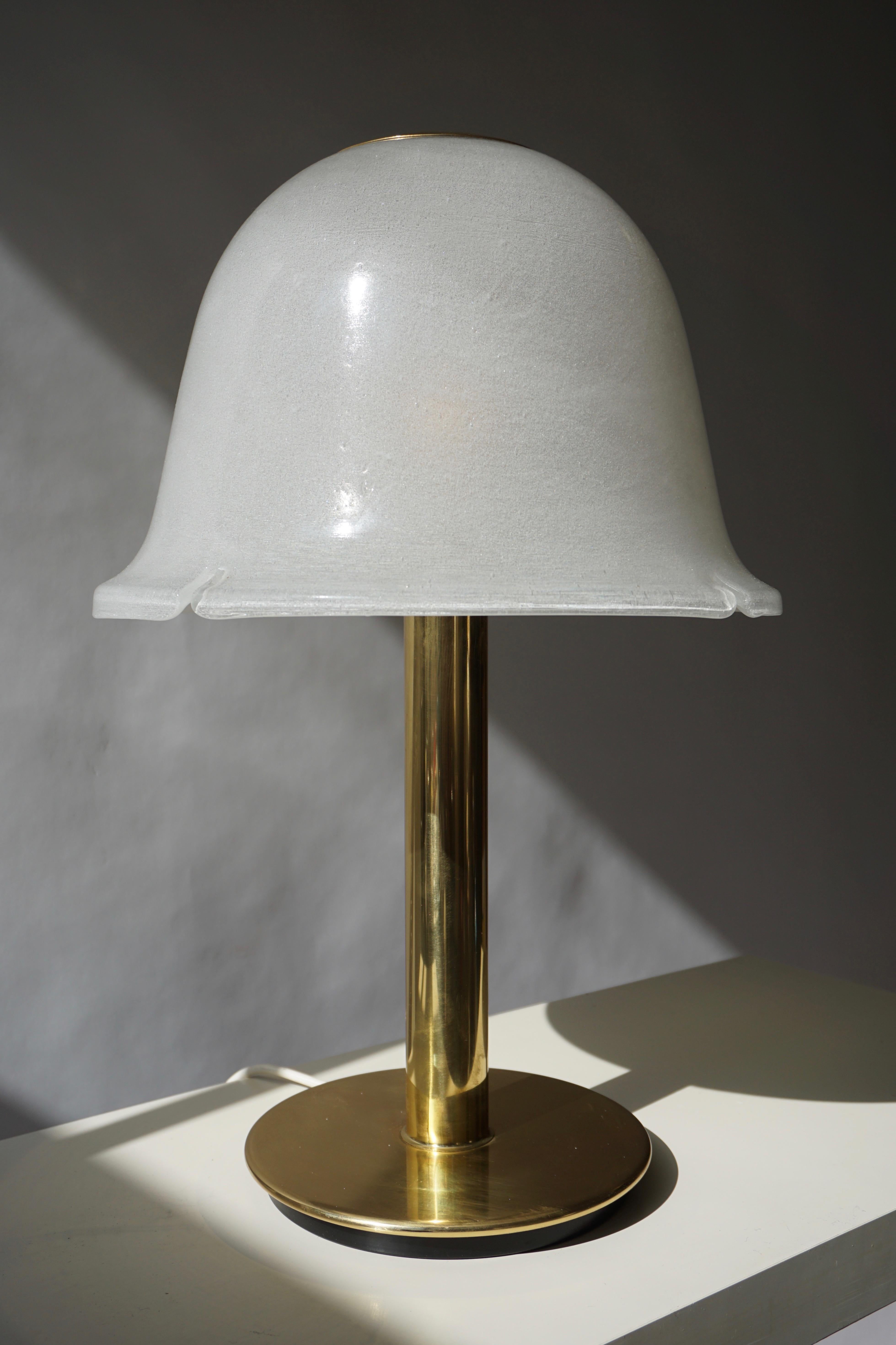 Tischlampe aus Murano-Glas und Messing im Angebot 5