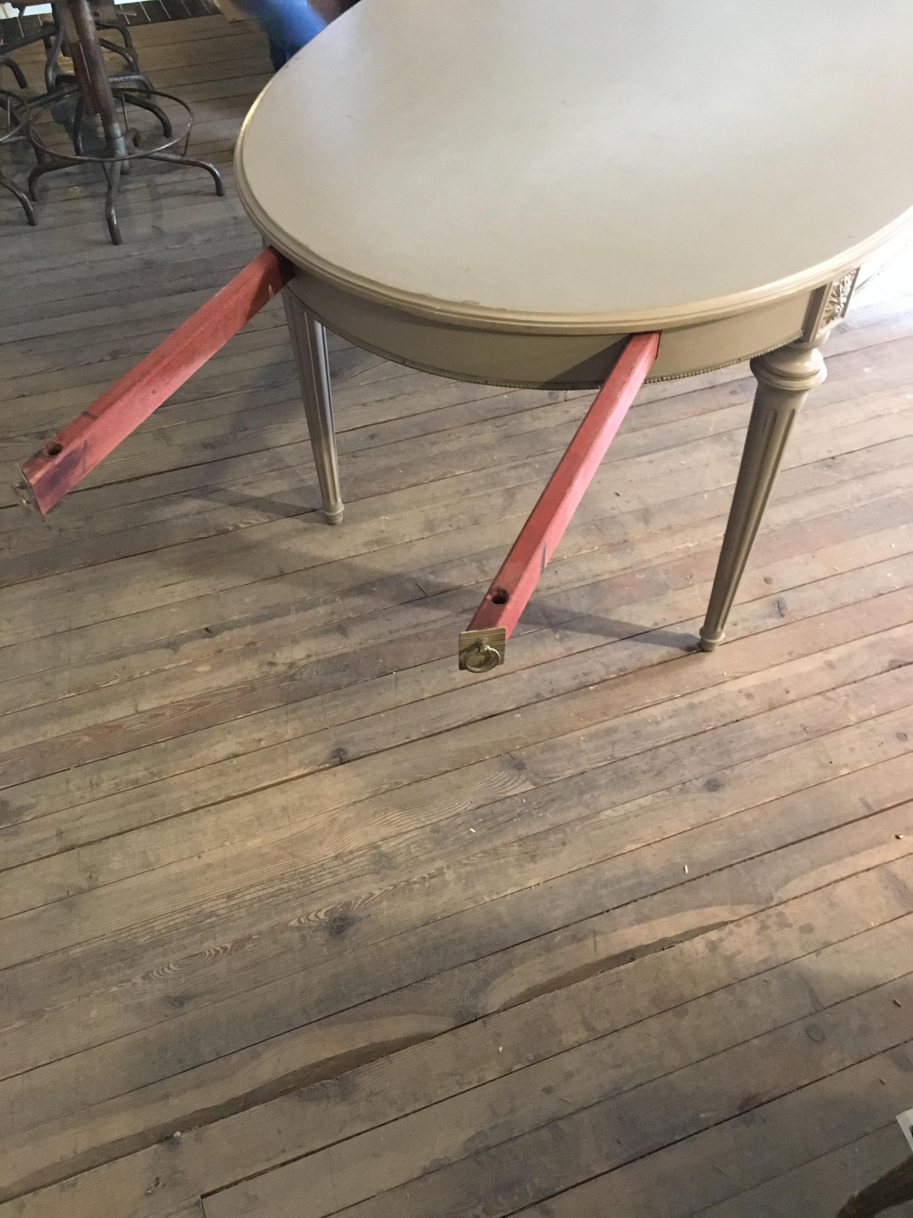 French Laquered Wood Extendible Table with Carved Legs from 1890s For Sale 6