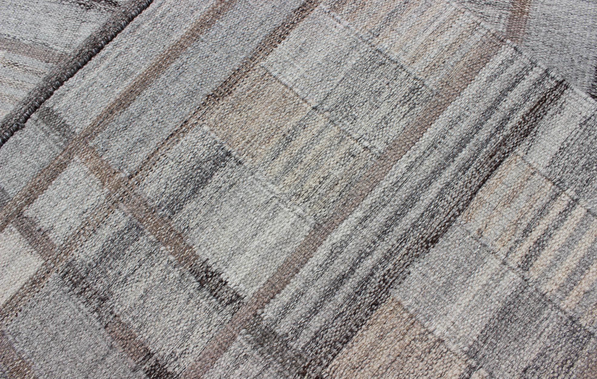 Geometric Stripe Block Modern Scandinavian Flat-Weave Design Rug in Gray Tones For Sale 4
