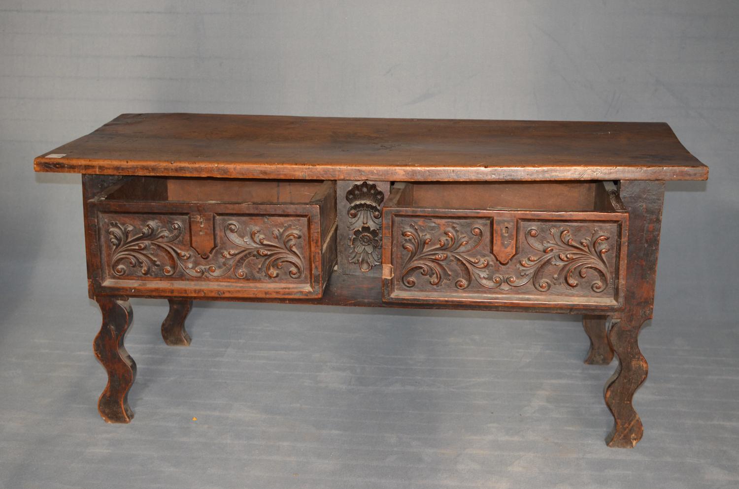 Florentine Renaissance Table in Italian Dark Walnut, 16th Century im Angebot 8