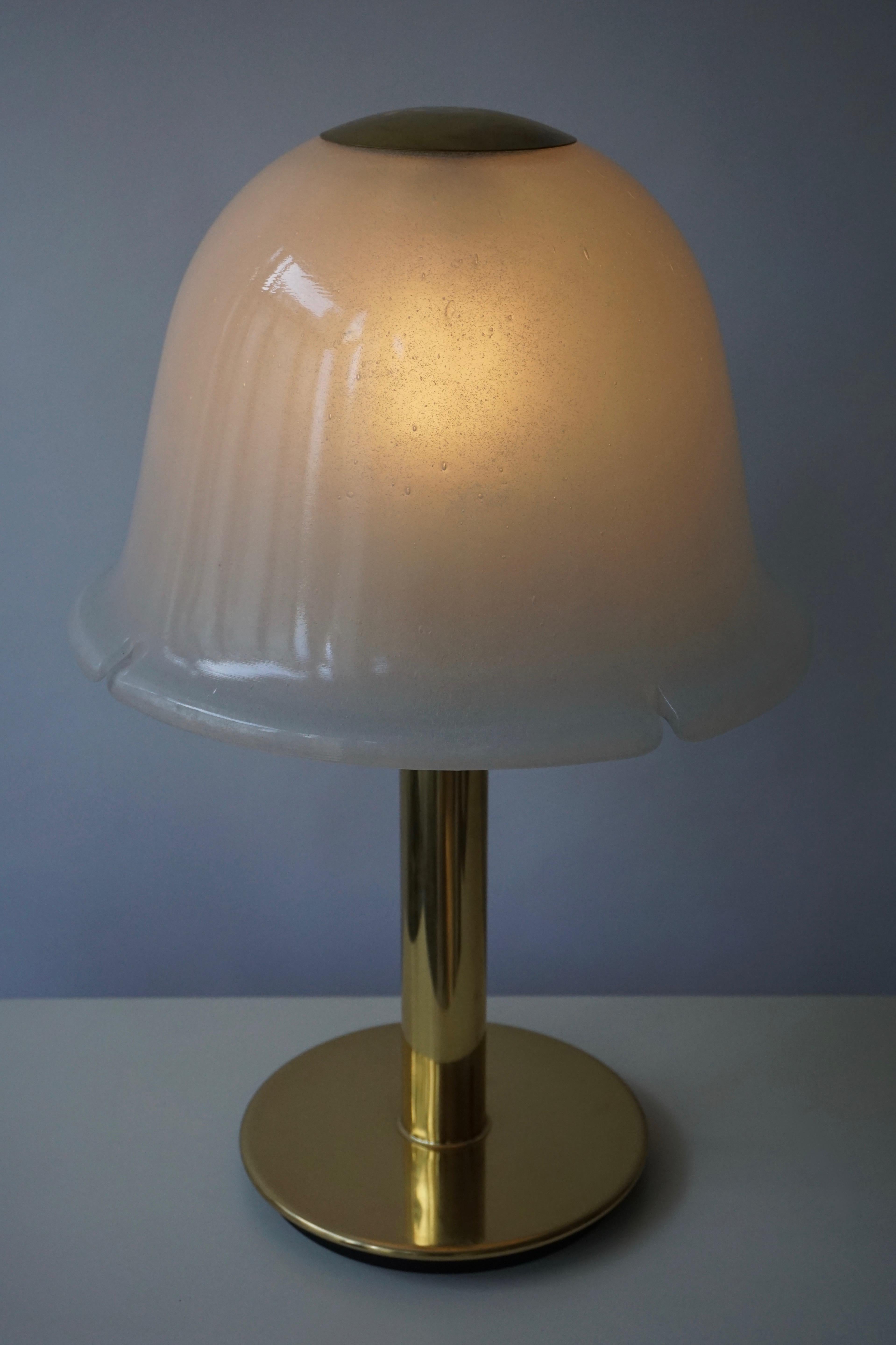 Tischlampe aus Murano-Glas und Messing im Angebot 9