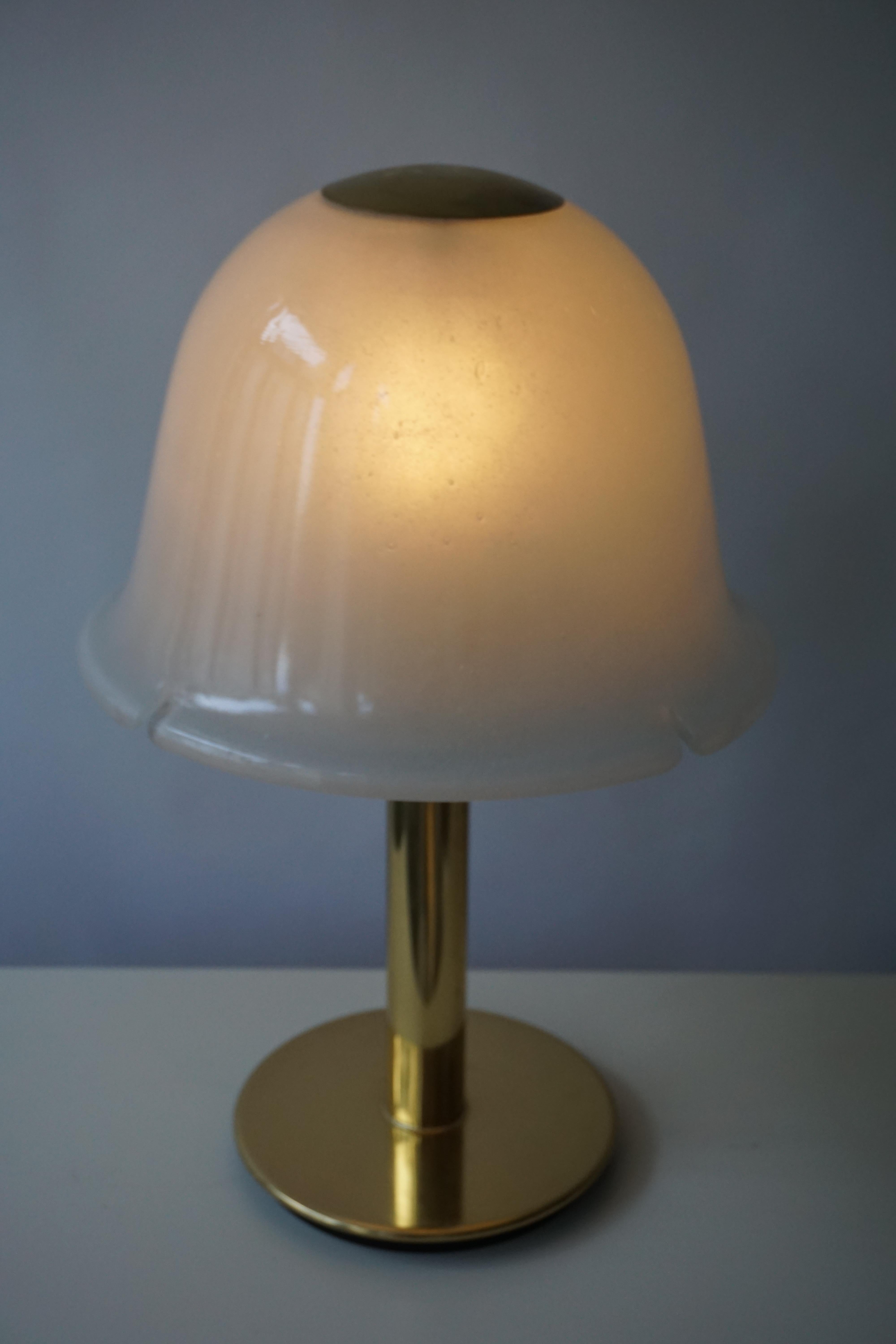 Tischlampe aus Murano-Glas und Messing im Angebot 10