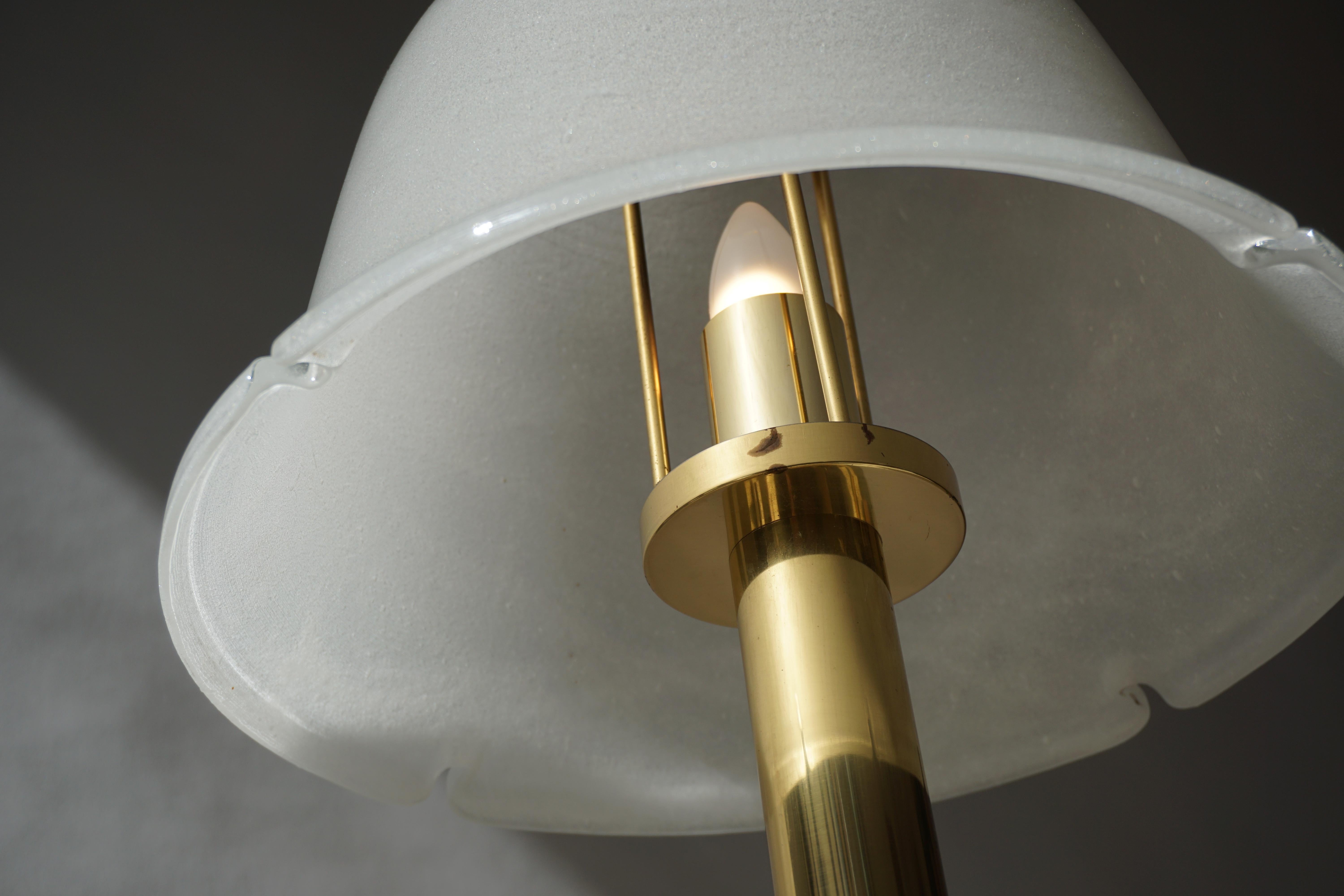 Tischlampe aus Murano-Glas und Messing im Angebot 11