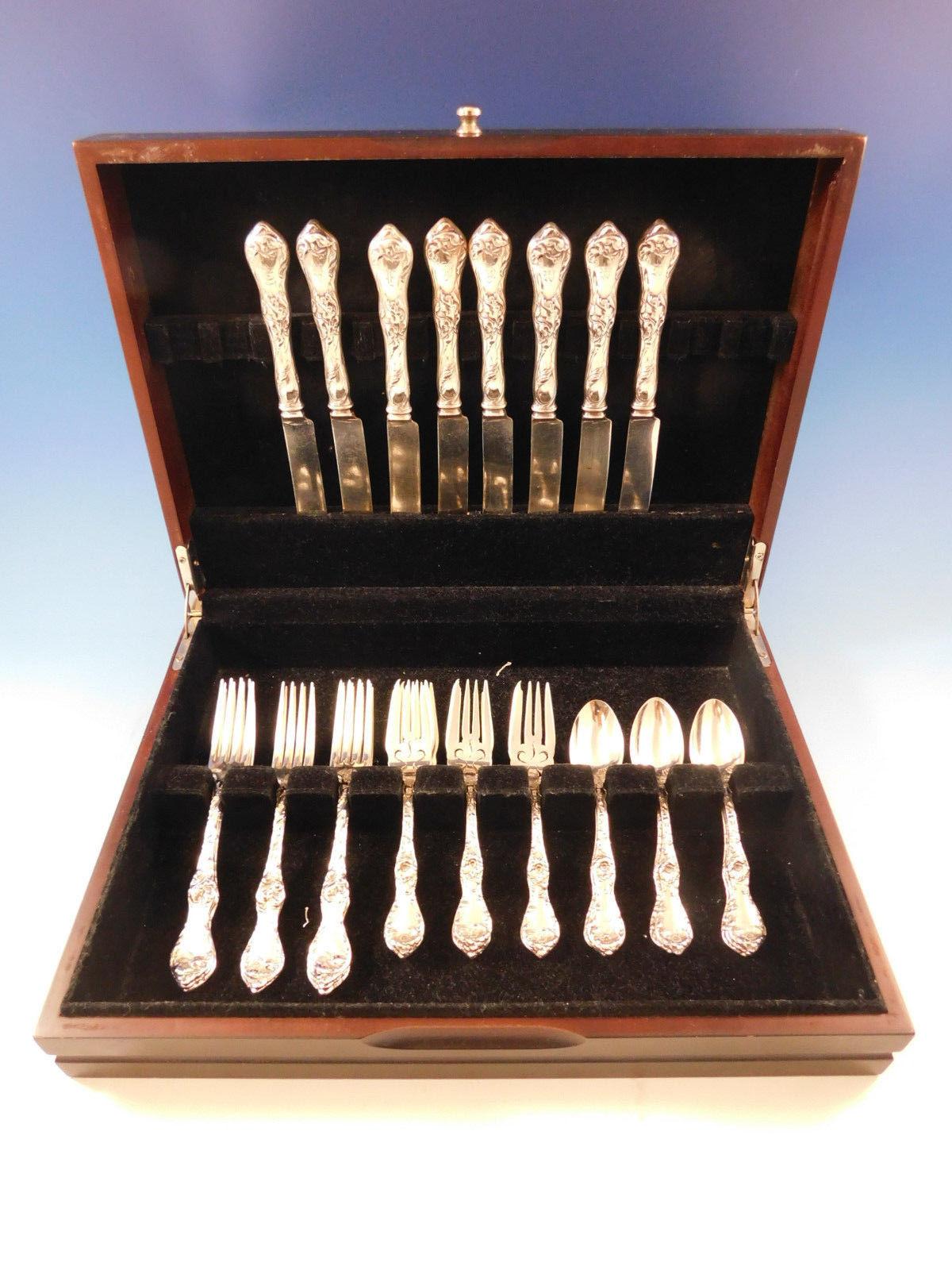 Les Cinq Fleurs by Reed & Barton multi-motif floral sterling silver flatware set, 32 pieces. This set includes:

Eight knives, 9