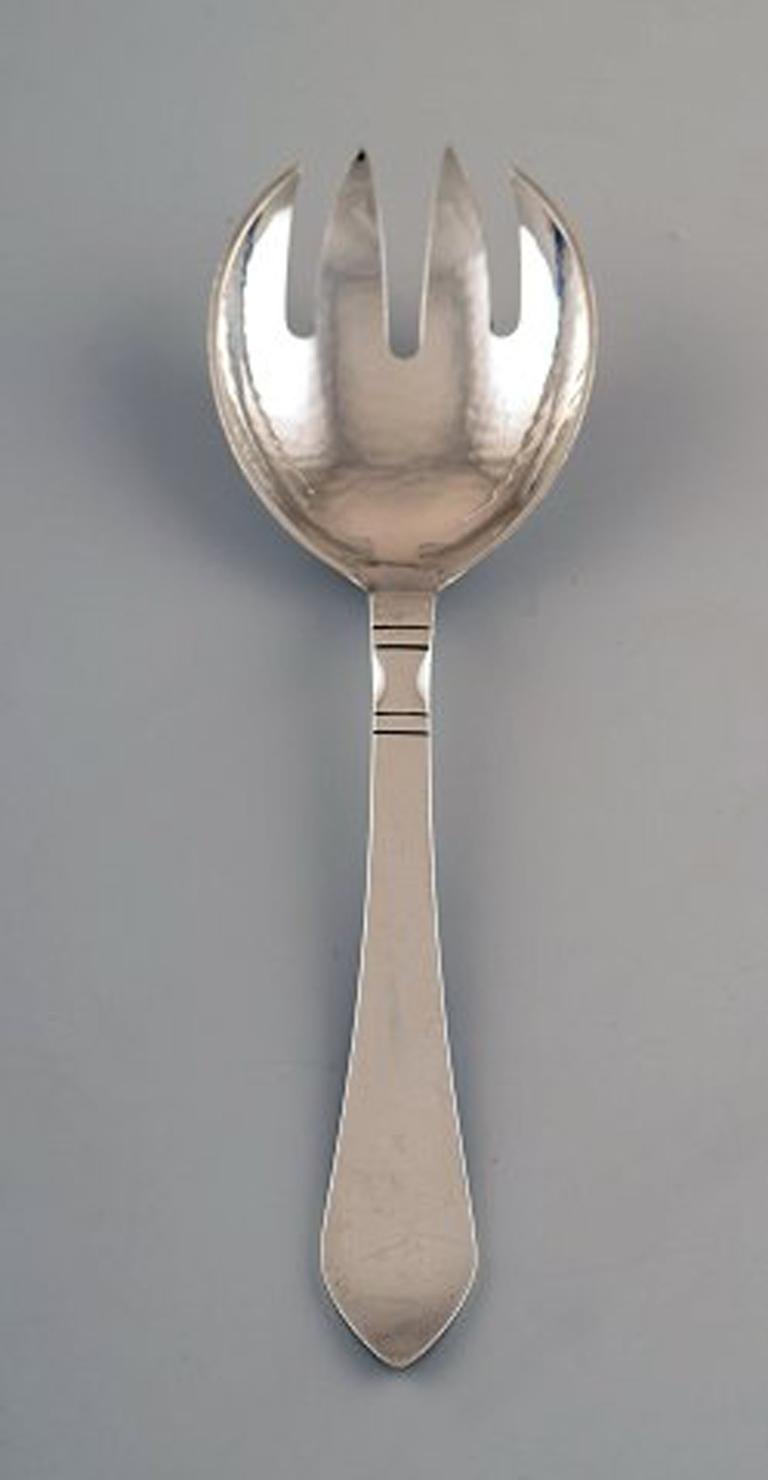 Georg Jensen. Continental salad set in full silver, silverware, hand-hammered.
The cutlery is designed by Georg Jensen in 1906.
In perfect condition.
Measures: 19.5 cm.