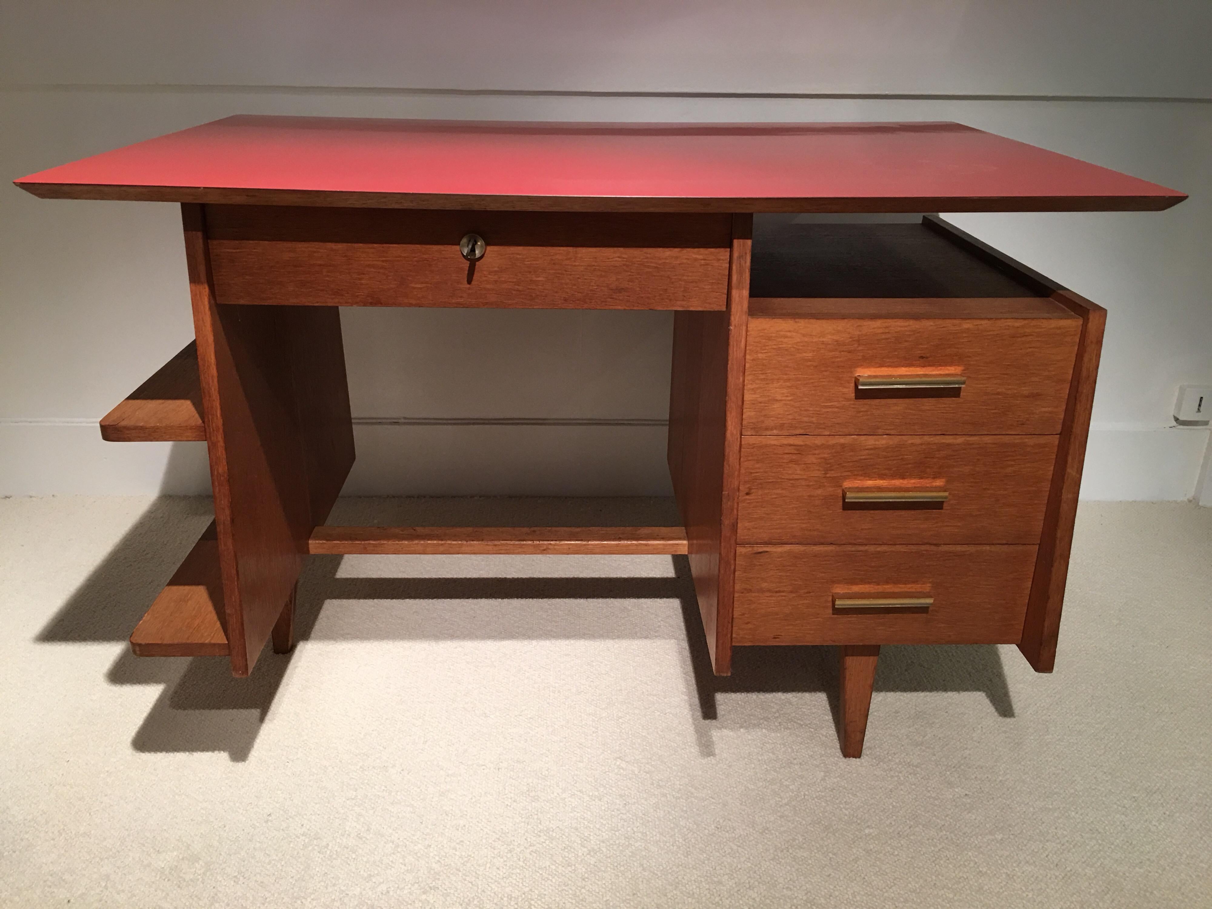 Three Legged desk in oak and melaminated coral top.
Probably designed by Guillerme et Chambron
Four drawers, France, 1950.
 