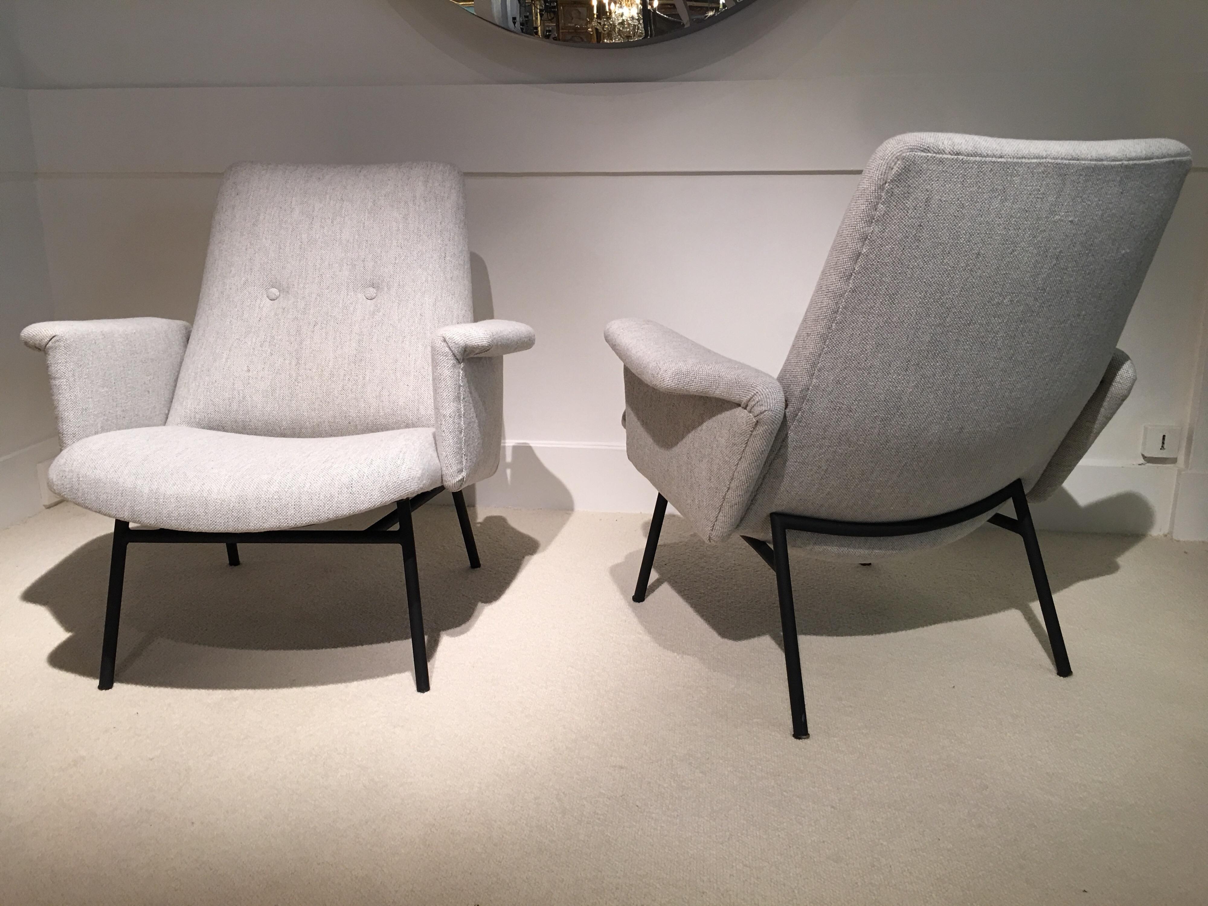 Pair of Sk660 armchairs by Pierre Guariche.
New uphostered with grey and white Kvadrat hallindall wool
Great condition.