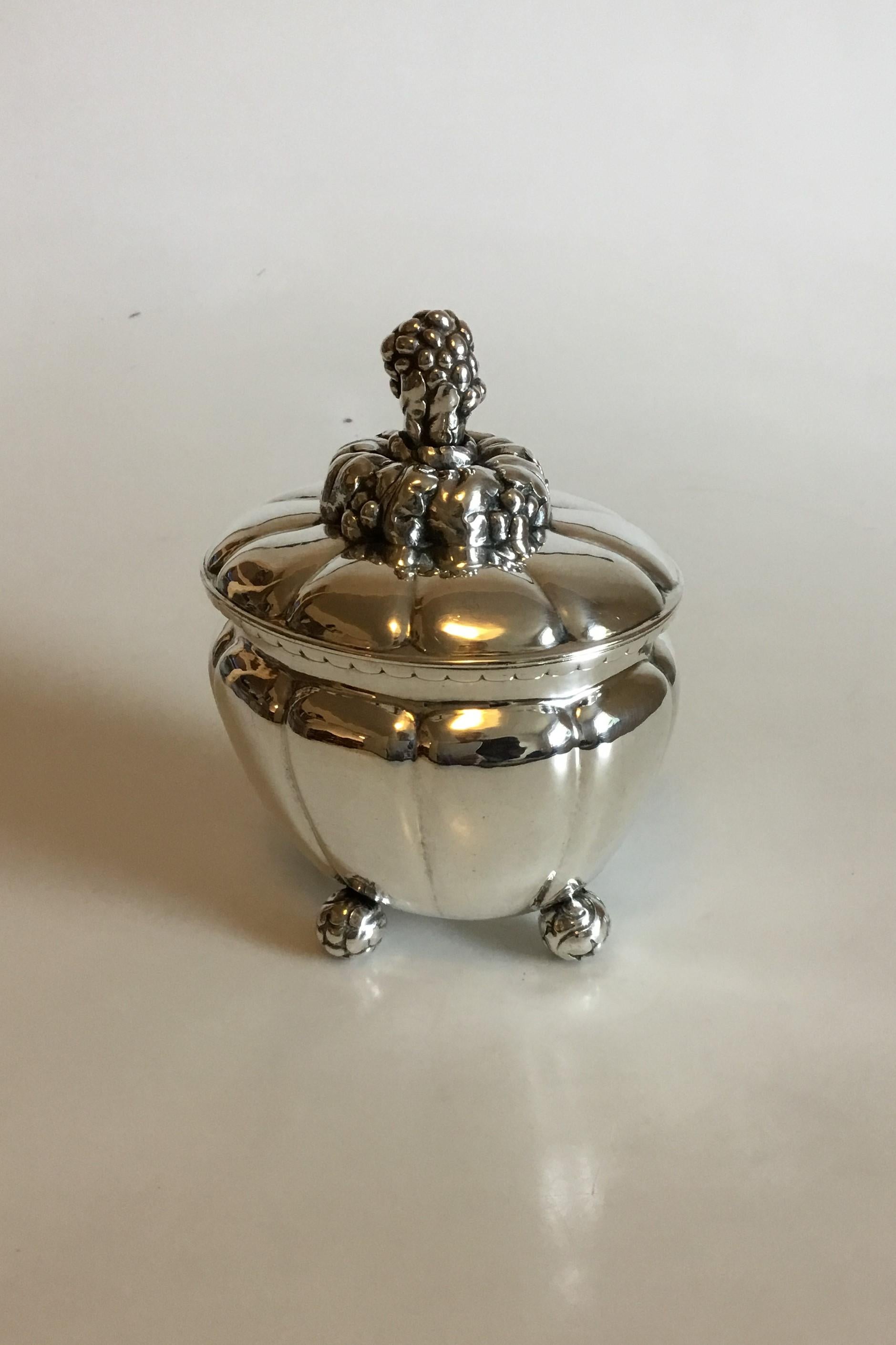 Georg Jensen silver 830 Bonbonniere no 72 with Swedish import marks. From 1918.
Measures cm / 5 29/32 in x 12 cm / 4 23/32 in x 10 cm / 3 15/16 in.
Weighs 491 g/ 17.30 oz.