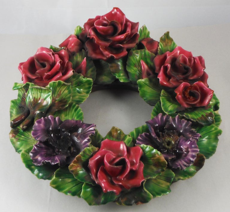 French large crown with roses in high relief, circa 1890.
Highly decorative pieces, very heavy.
Numerous chips previously repaints.
 