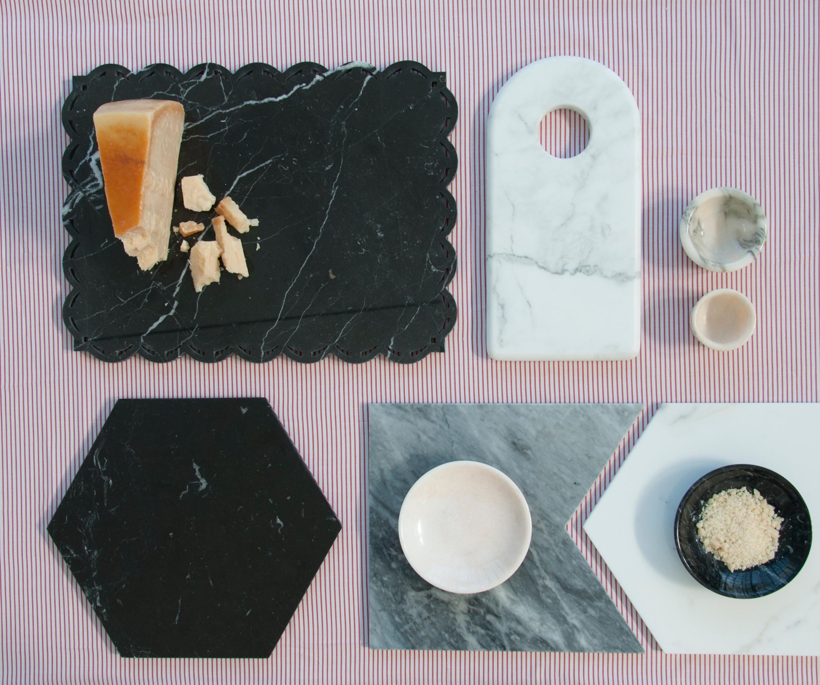Hexagonal black Marquina marble plate/cutting board with cork underneath. Each piece is in a way unique (every marble block is different in veins and shades) and handmade by Italian artisans specialized over generations in processing marble. Slight