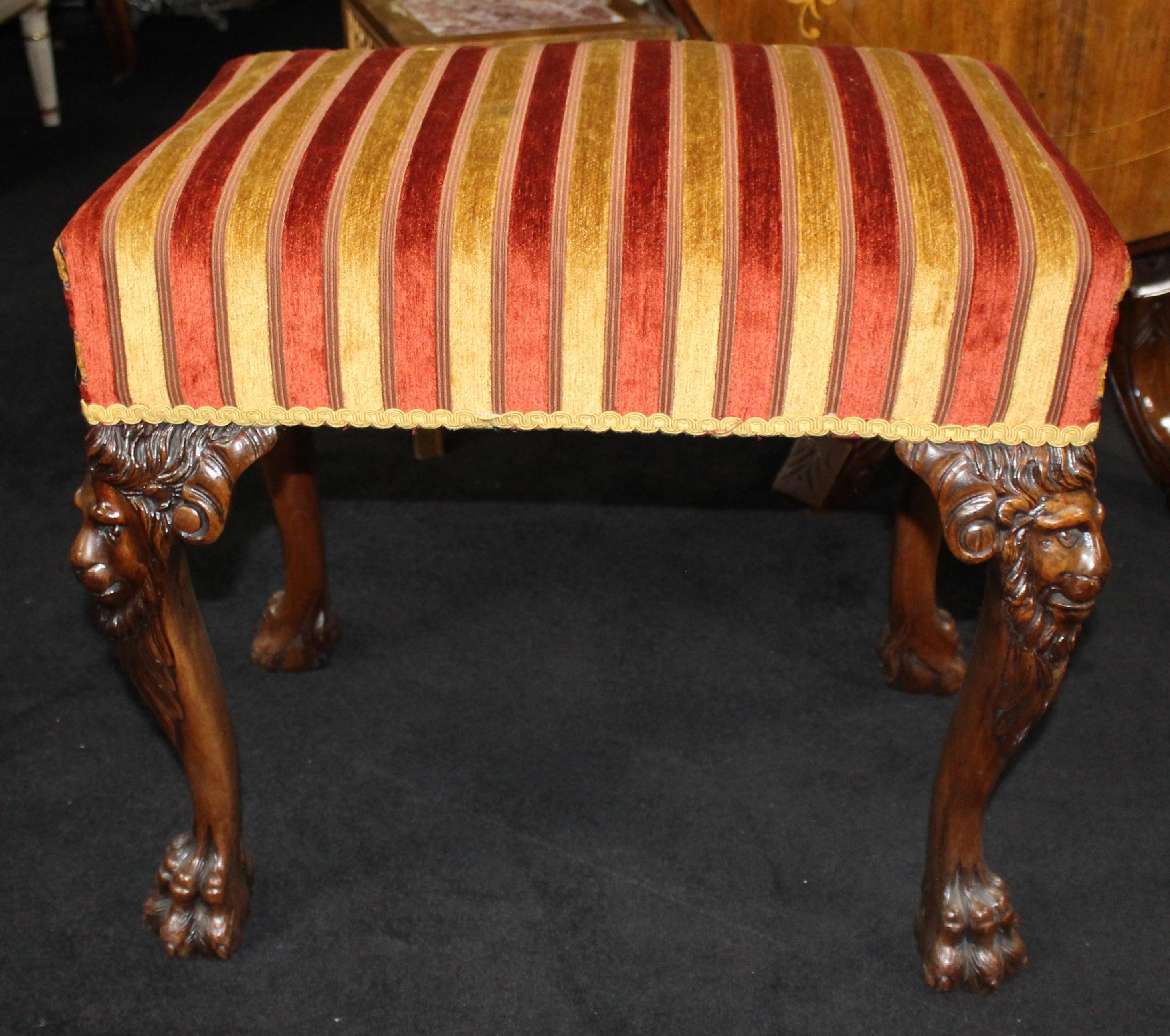 Early 19th Century Irish Carved Walnut Upholstered Stool In Excellent Condition In Worcester, Worcestershire