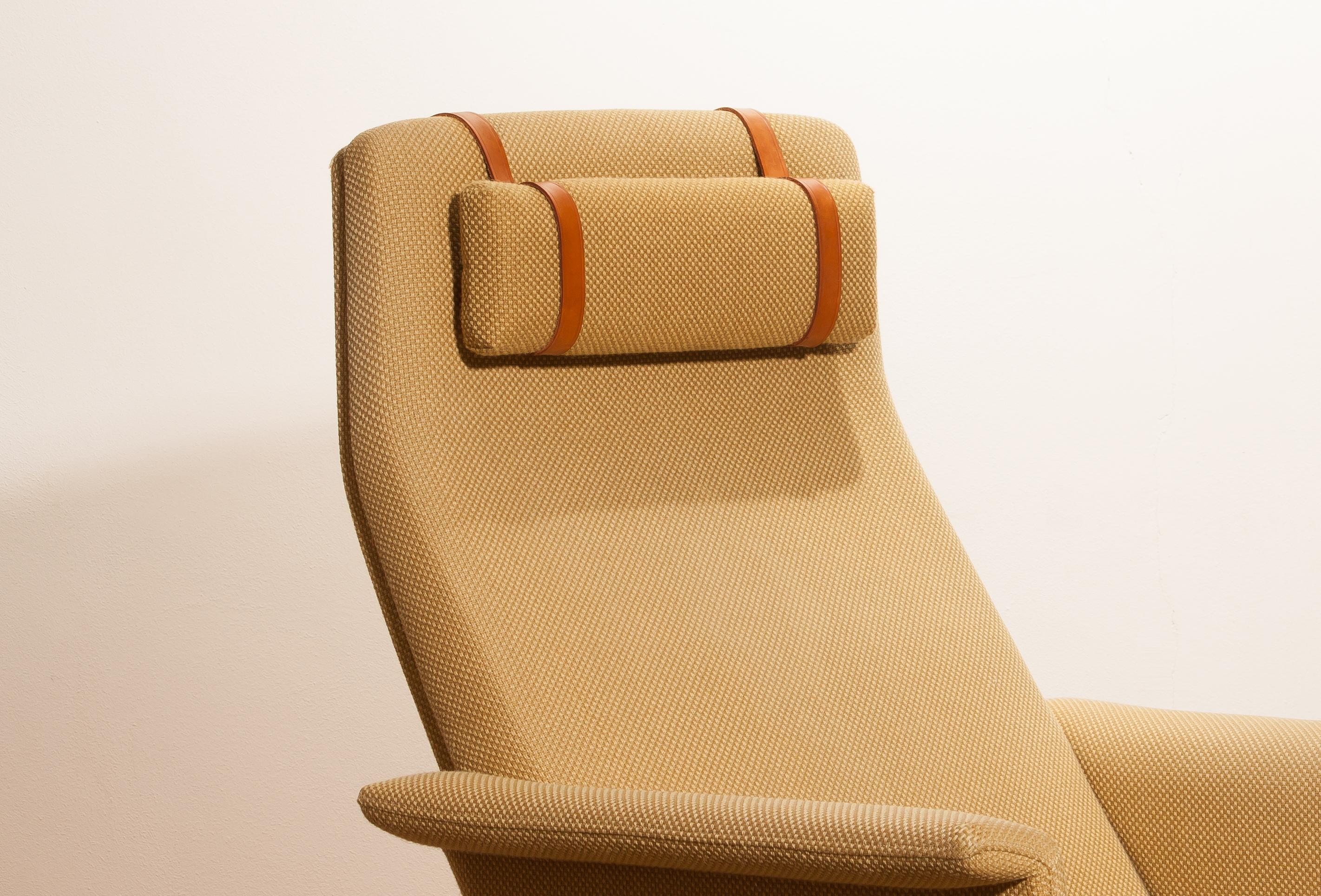 Swedish 1960s, Gold Yellow Swivel Lounge Chair by DUX, Sweden