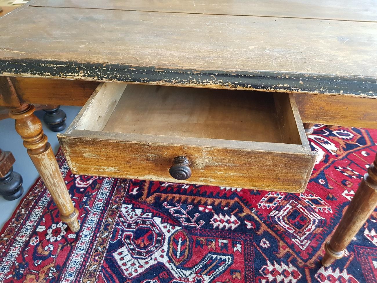 Late 19th Century French Pine Wood Farmers Table In Excellent Condition In Raalte, NL