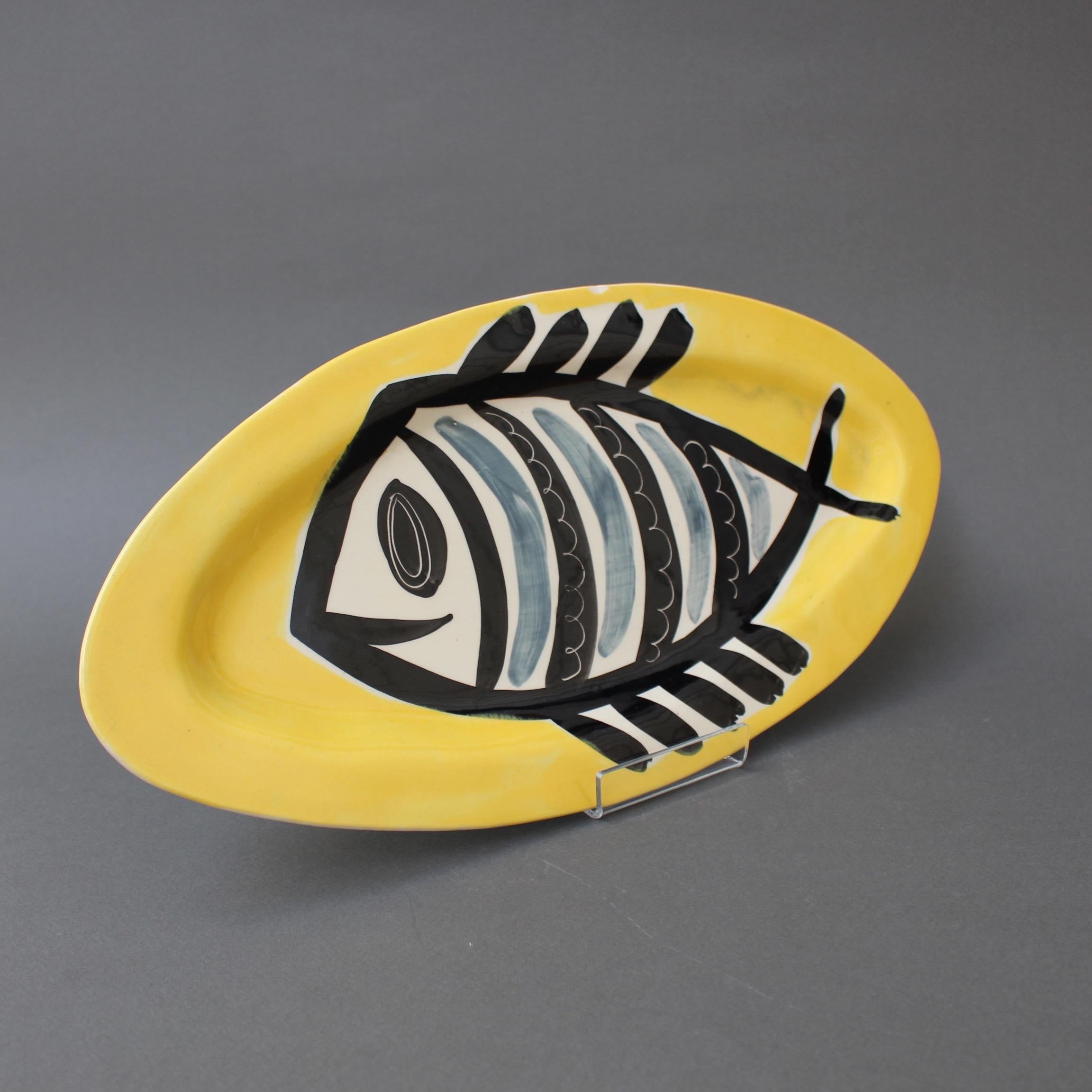 French Ceramic Decorative Platter with Fish Motif by Jacques Pouchain, Poët-Laval