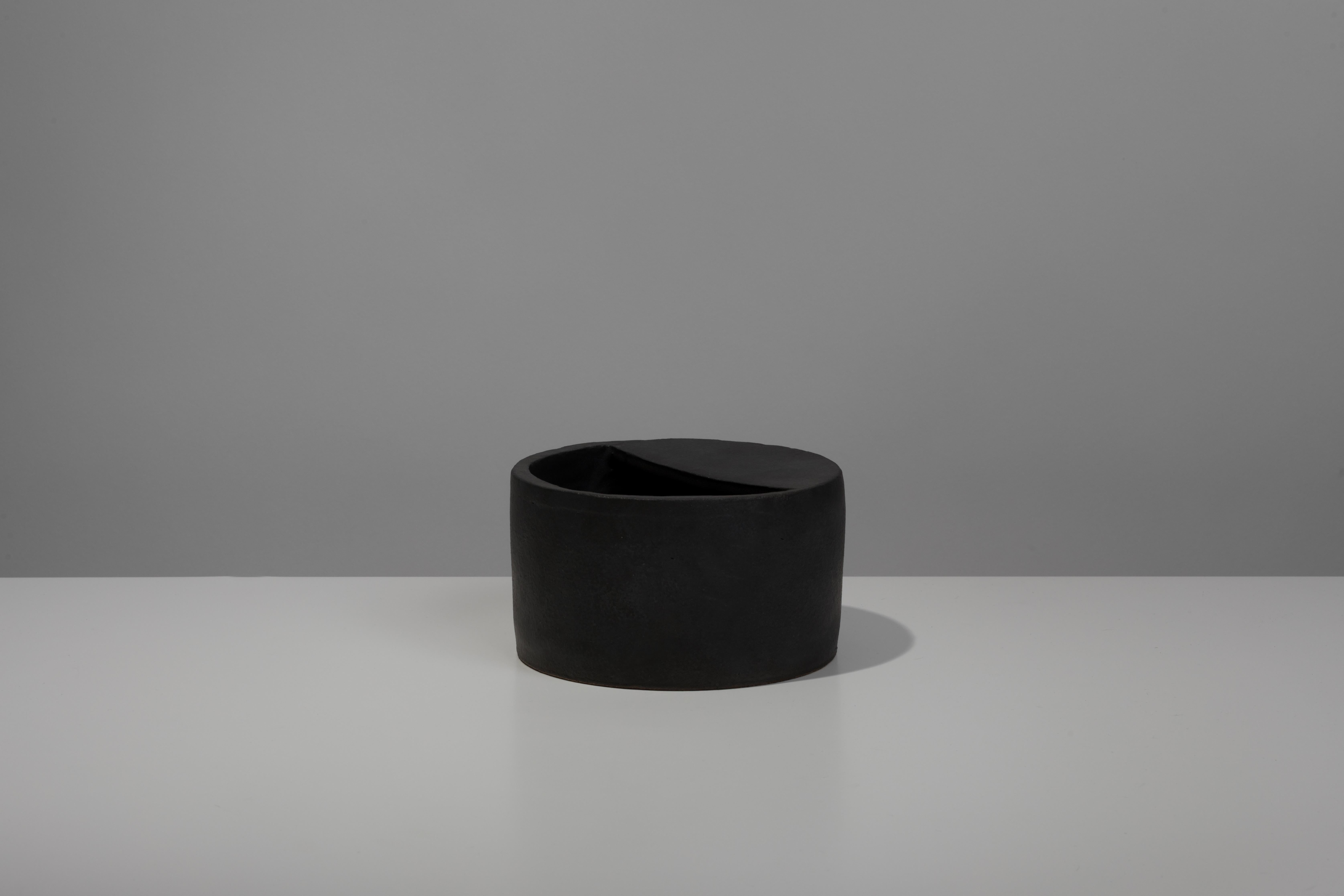 Minimalist Jonathan Nesci w/ Robert Pulley Ceramic Vessel with Black Coppered Glaze 18/06