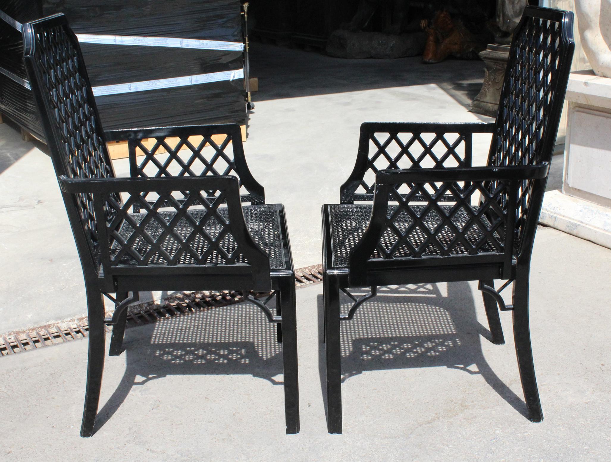 20th Century 1980s Pair of English Black Lacquered Armchairs with Grid Pattern Backrest For Sale