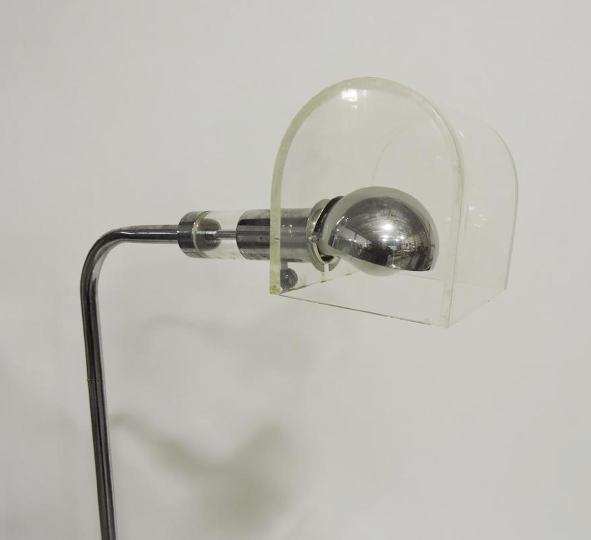 Stehlampe „Mailbox“ aus Lucite und poliertem Nickel von Charles Hollis Jones (amerikanisch) im Angebot