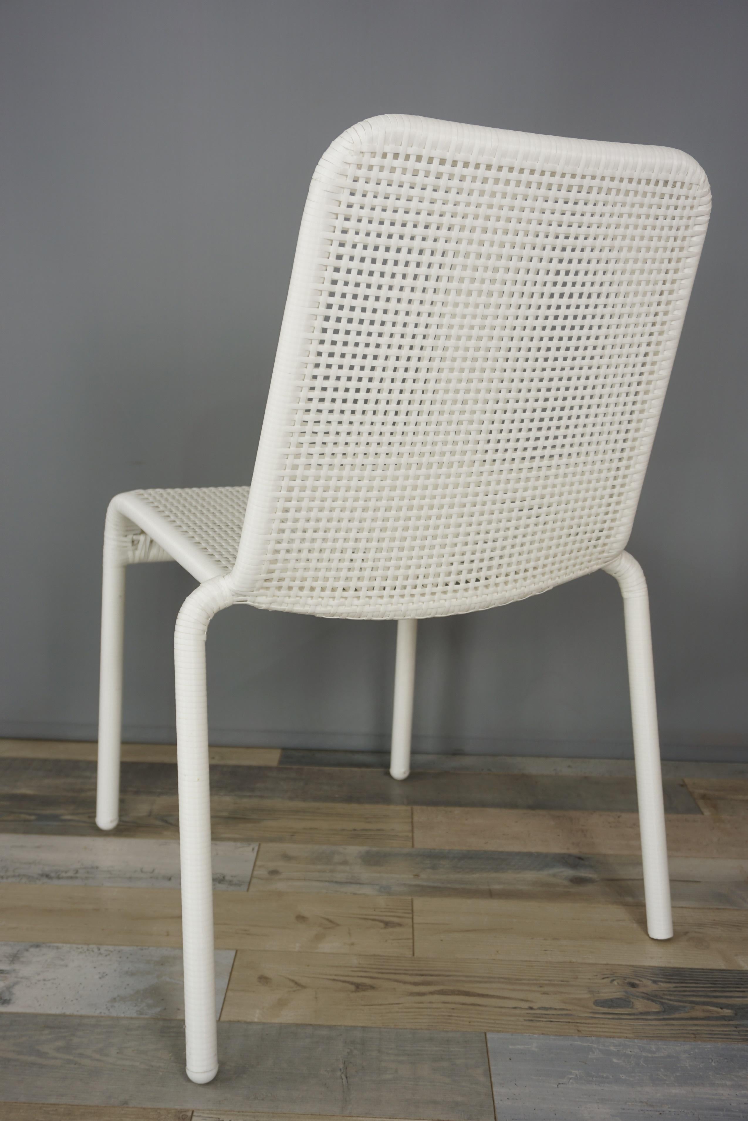 French Design White Braided Resin Chair In Excellent Condition In Tourcoing, FR