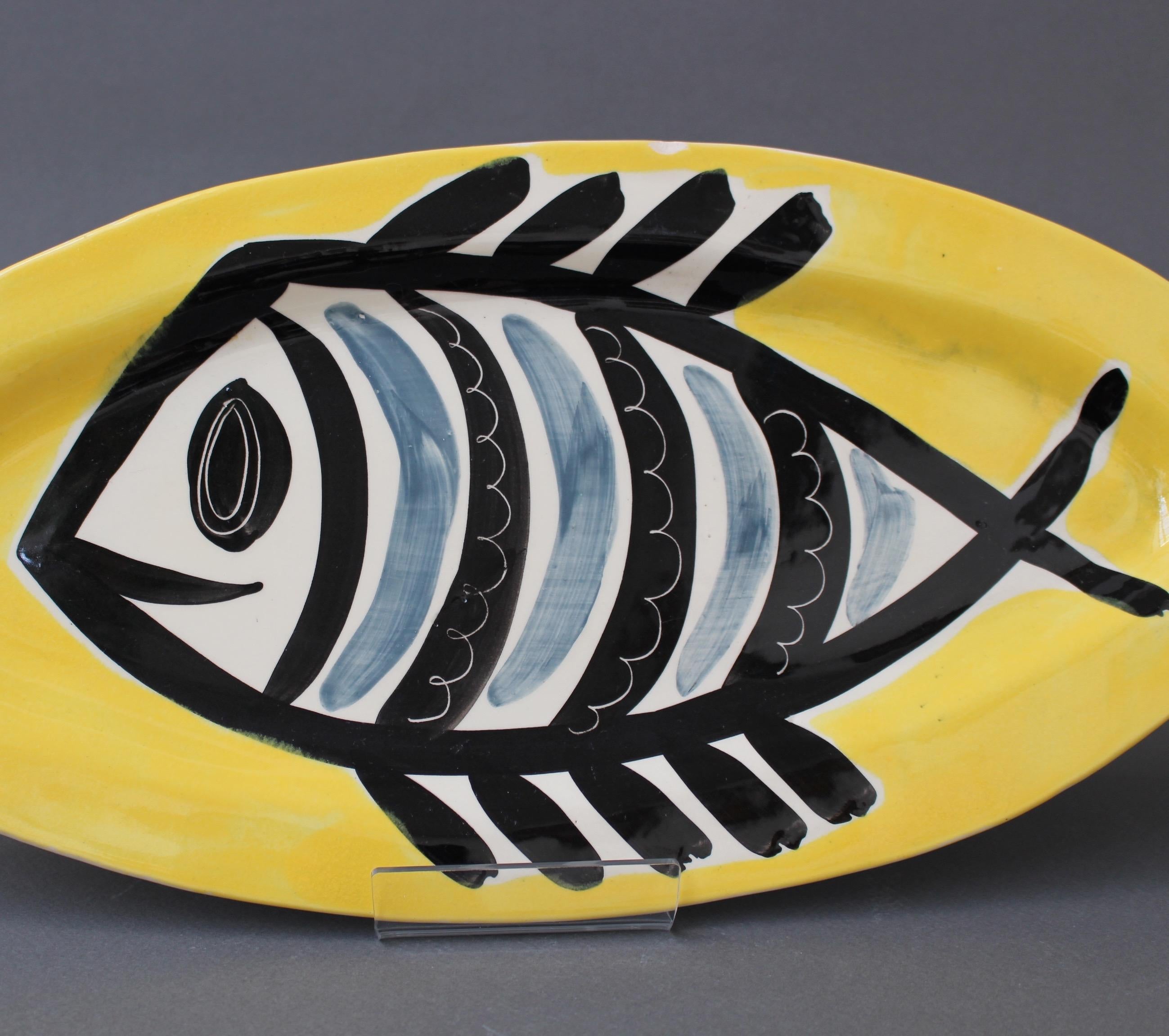 Ceramic Decorative Platter with Fish Motif by Jacques Pouchain, Poët-Laval In Fair Condition In London, GB