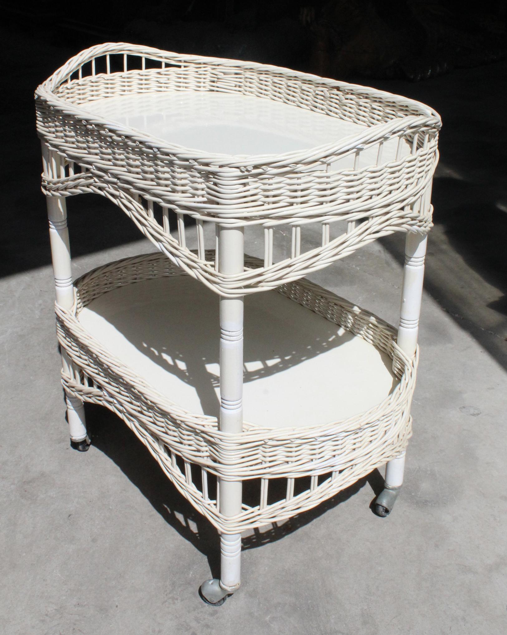 1980s Spanish Wood and Laced Wicker Mini Bar Trolley In Good Condition In Marbella, ES