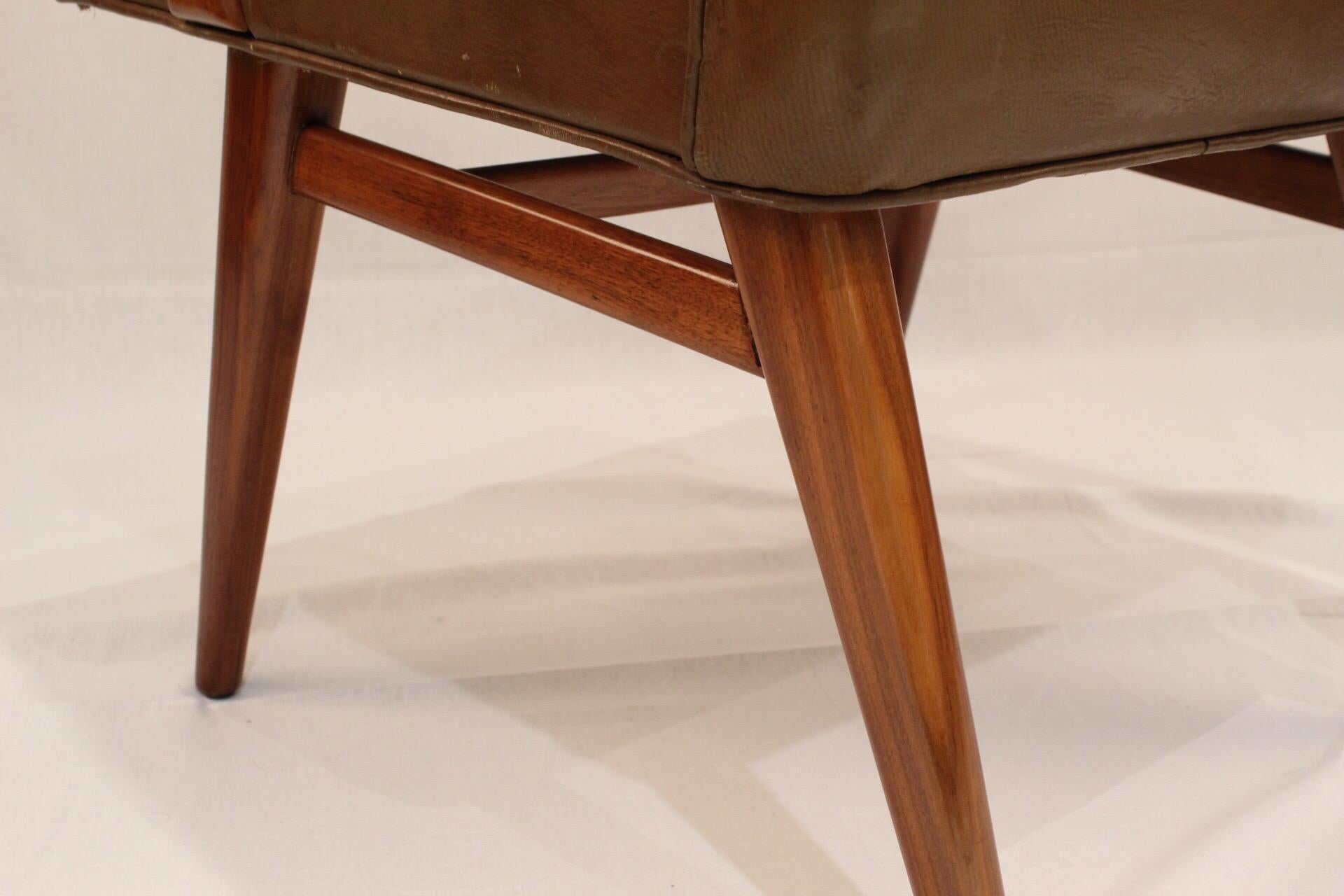 Jens Risom Walnut C 108 Armchair In Fair Condition In San Pedro Garza Garcia, Nuevo Leon