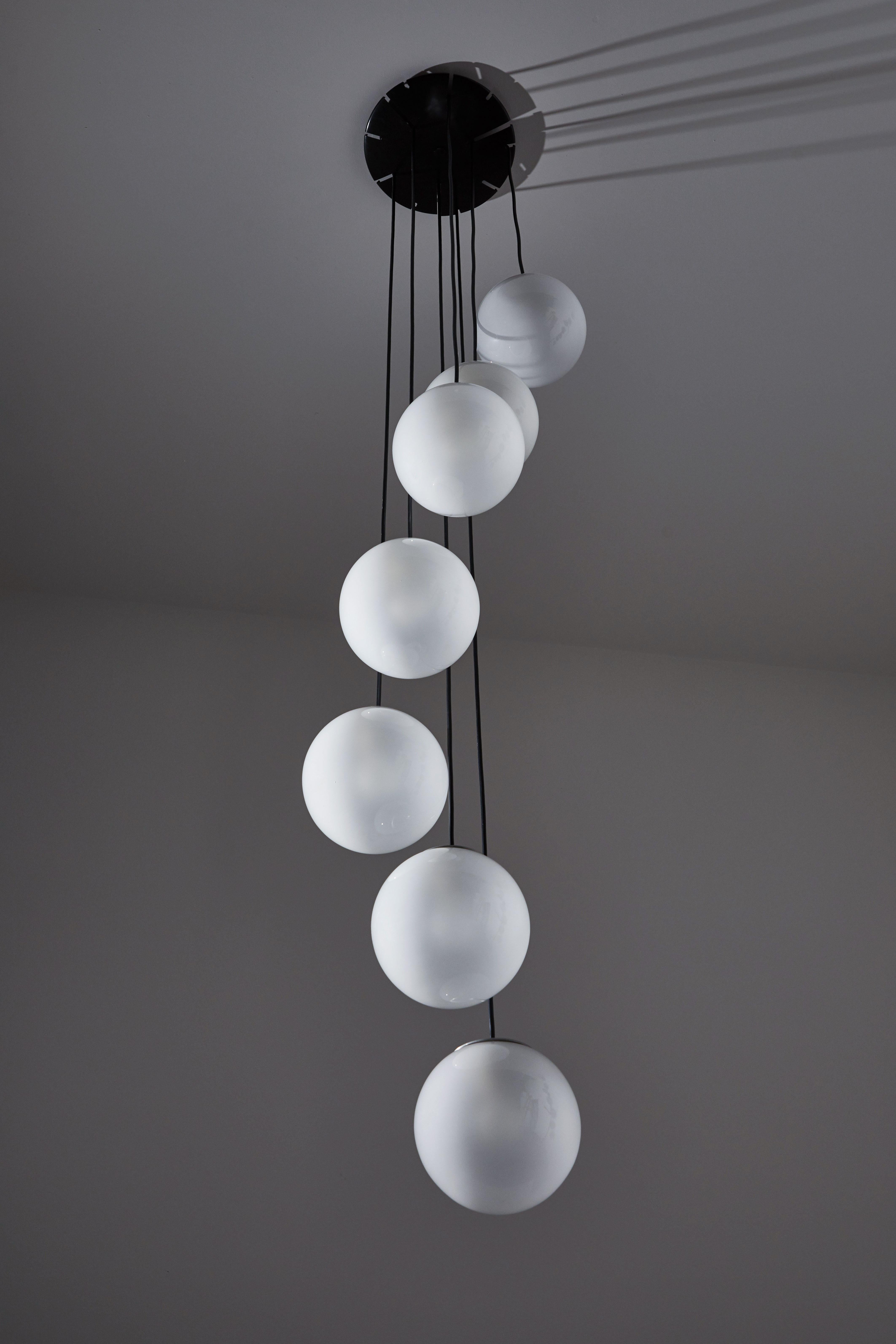 Model 2095/7 Chandelier by Gino Sarfatti for Arteluce In Good Condition In Los Angeles, CA