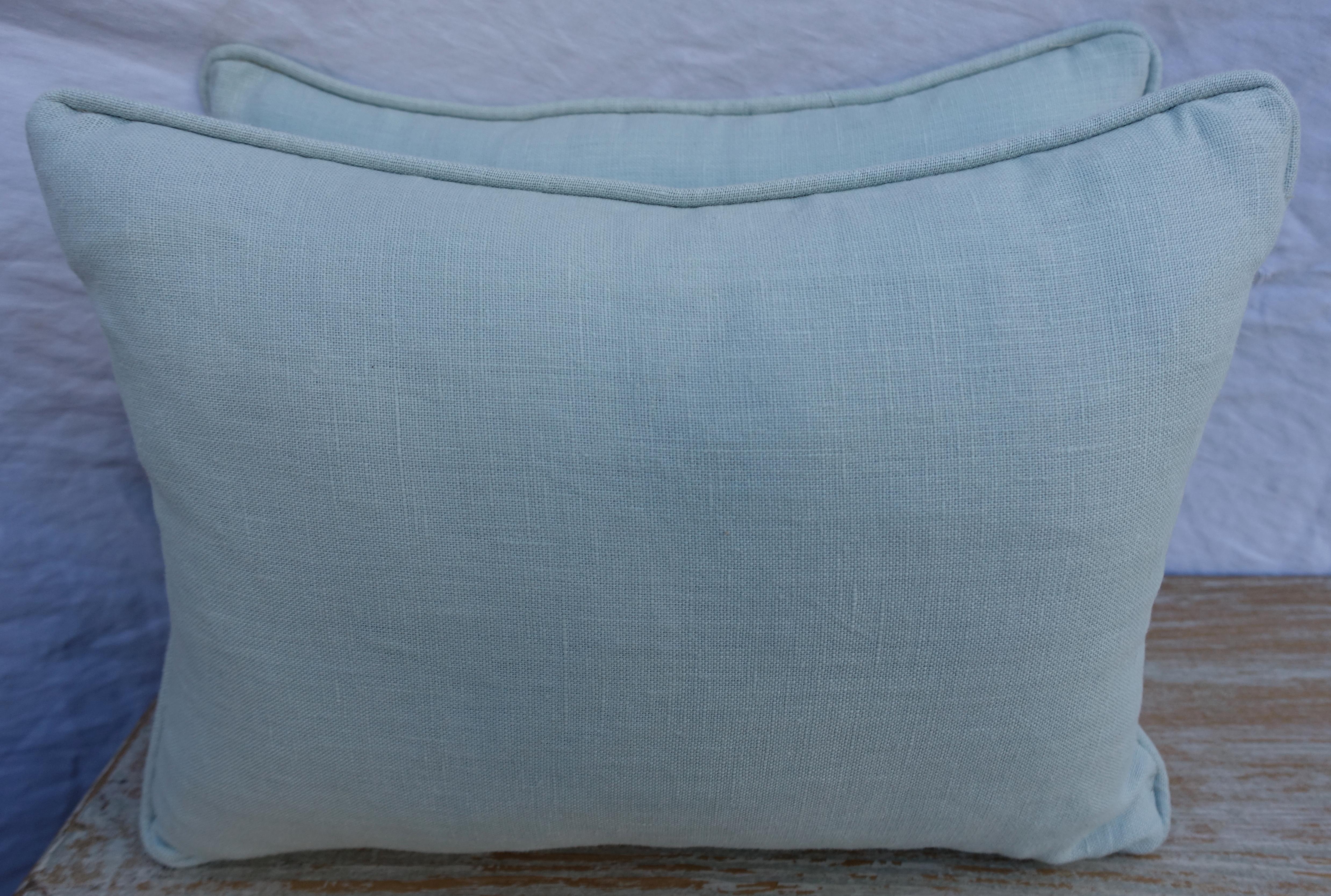 Pair of Faded Linen Pillows with Fortuny Accent In Excellent Condition In Los Angeles, CA