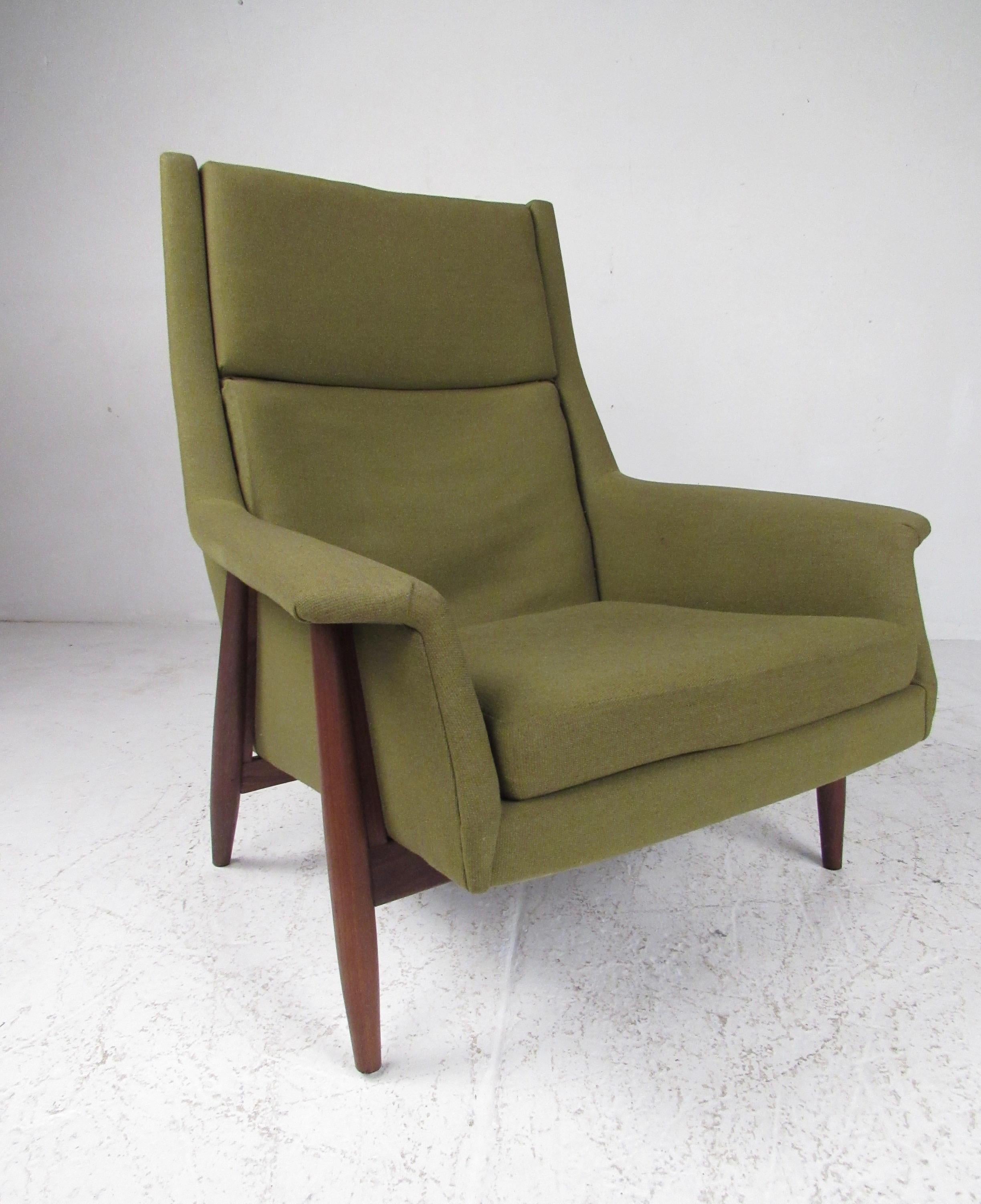 Milo Baughman Upholstered Lounge Chair with Ottoman In Good Condition In Brooklyn, NY