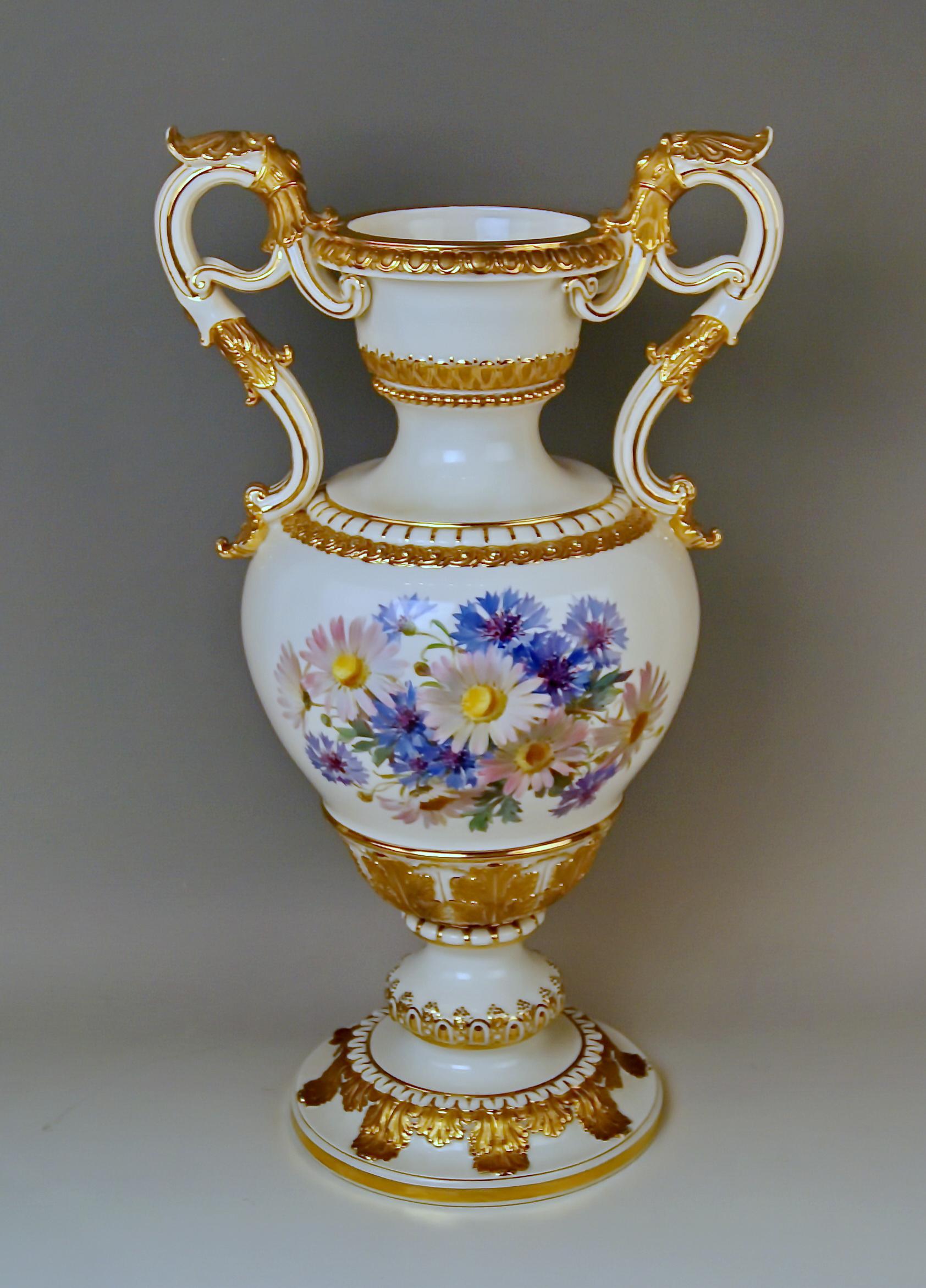 Vase à fleurs d'amphore de Meissen D 153 de Leuteritz, vers 1870 Excellent état à Vienna, AT