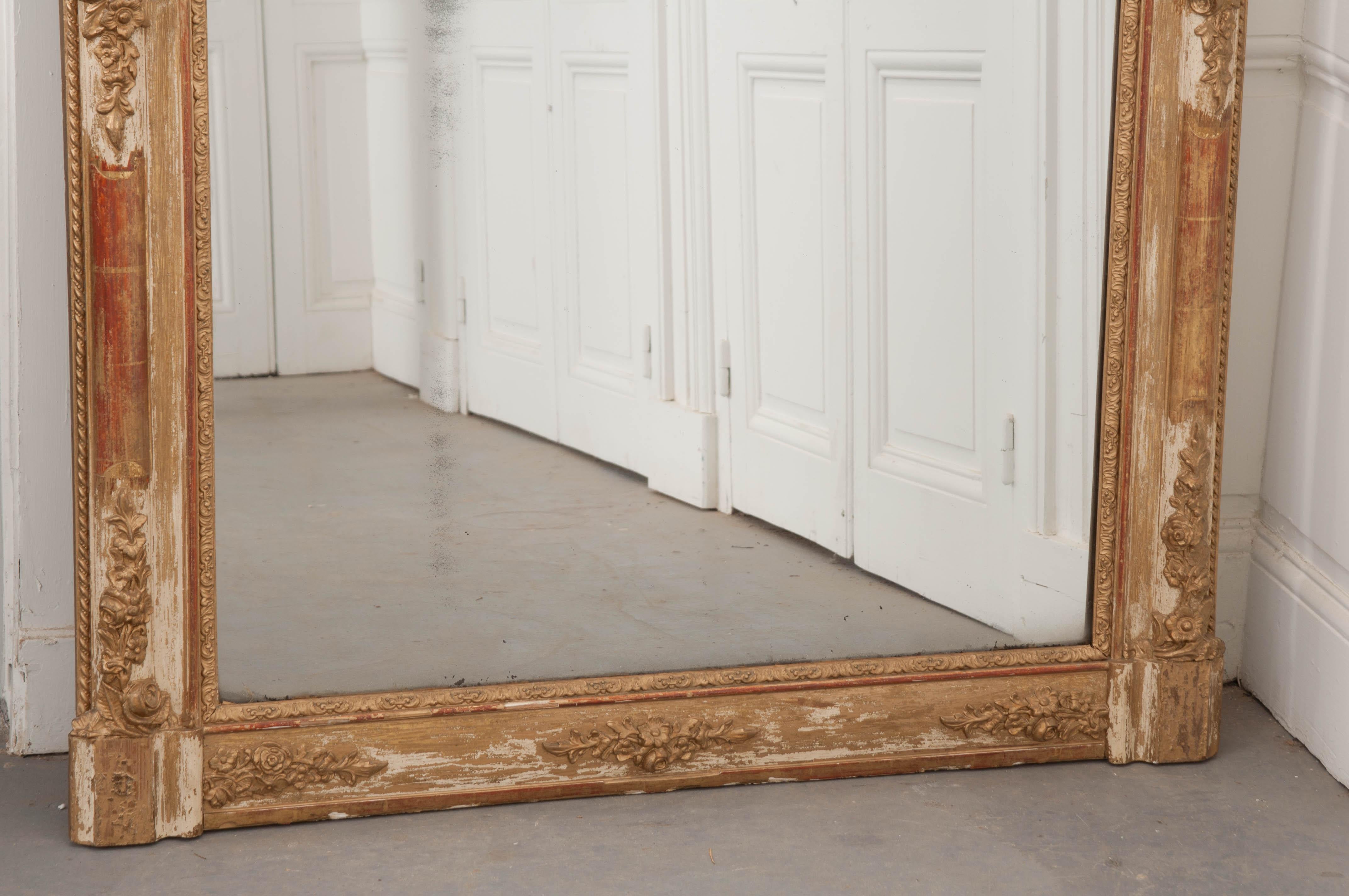 Verre mercuré Miroir à manteau en bois doré du XIXe siècle français en vente