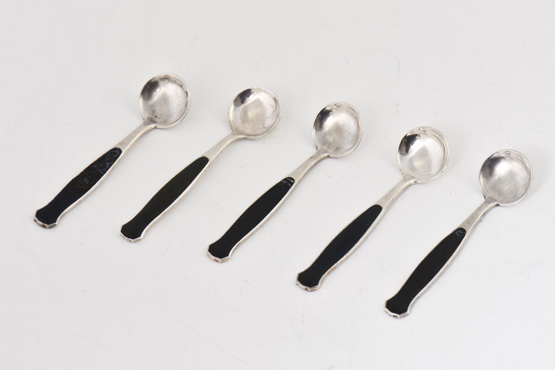 Salero y Pimentero Moderno Danés de Esmalte y Plata de Ley by Meka en venta 2