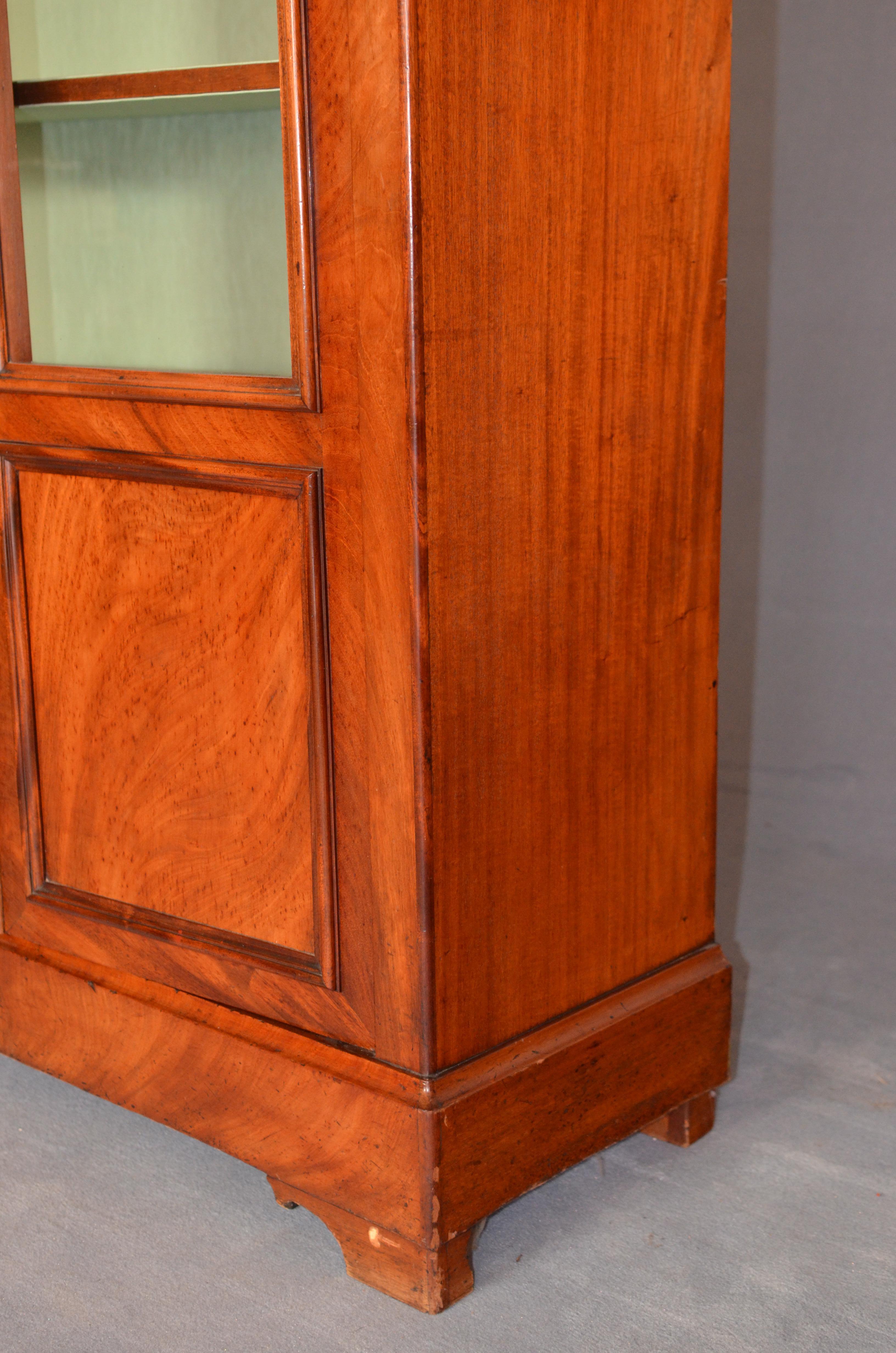 19th Century Rectangular French Bookcase in Louis Philippe Style, Walnut, 1950s For Sale 4