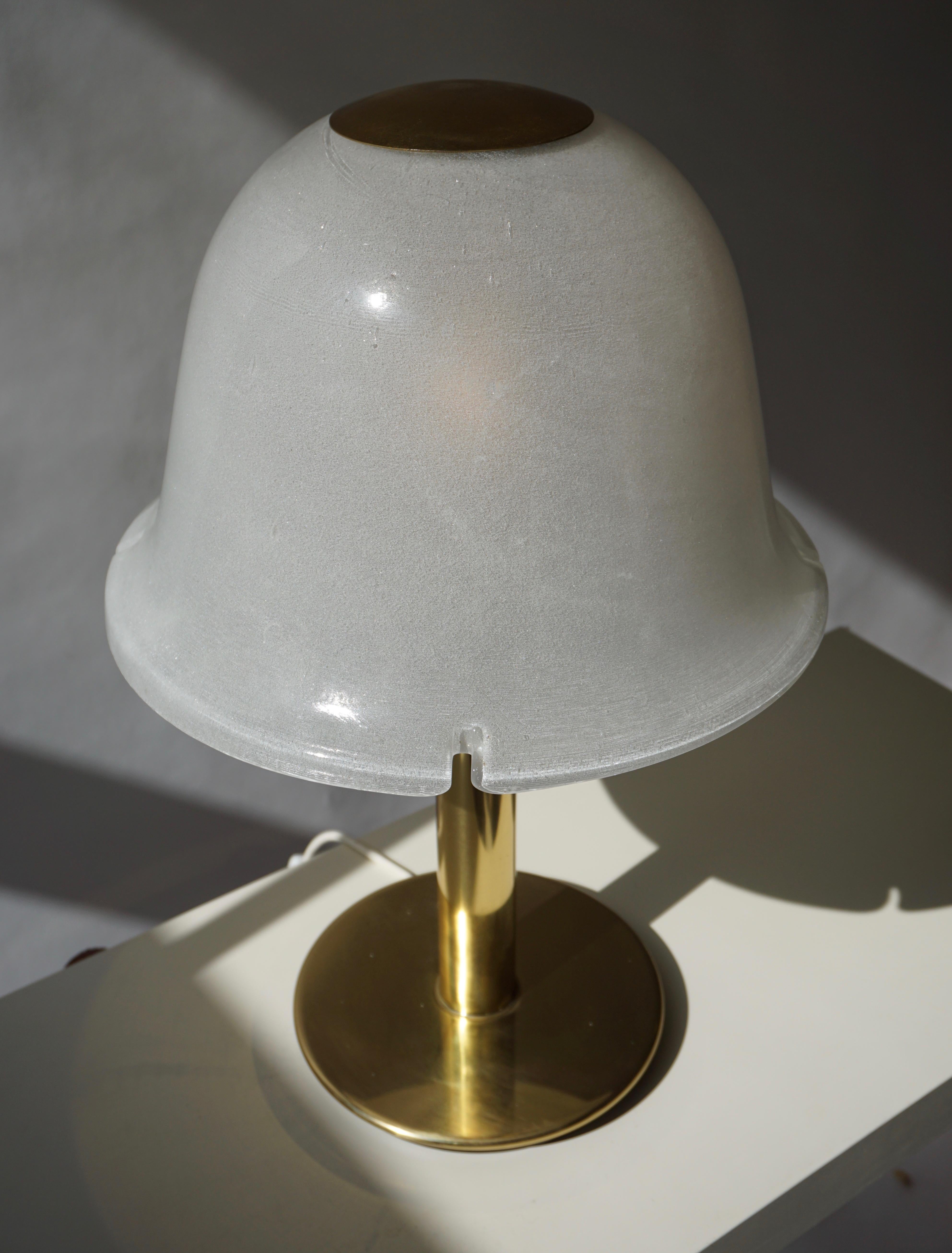 Tischlampe aus Murano-Glas und Messing im Angebot 3