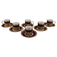 6 Sets de tasses et soucoupes en porcelaine fine de Limoges bleu cobalt et dorée