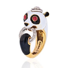 David Webb, bague Panda Bear en émail blanc et col bénitier