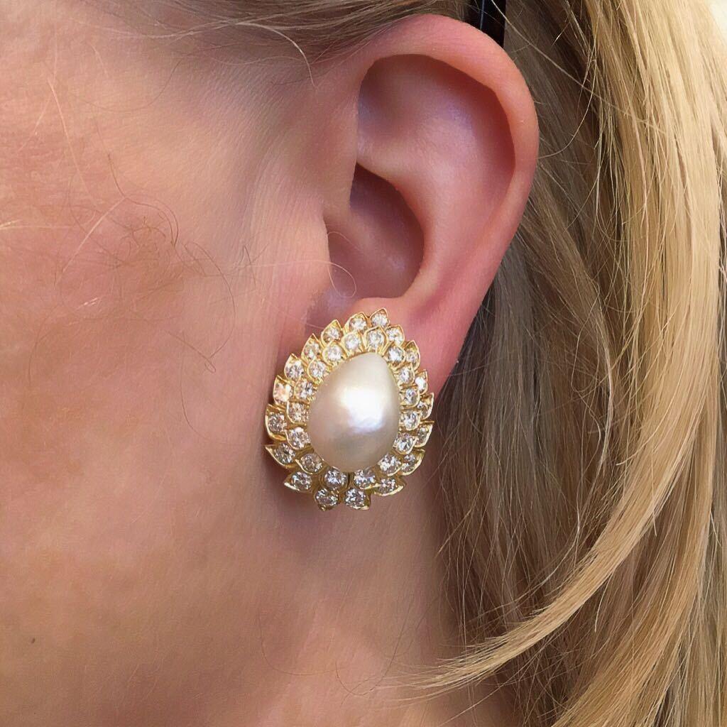 David Webb Pearl, Diamond and Gold Earrings In Excellent Condition In New York, NY