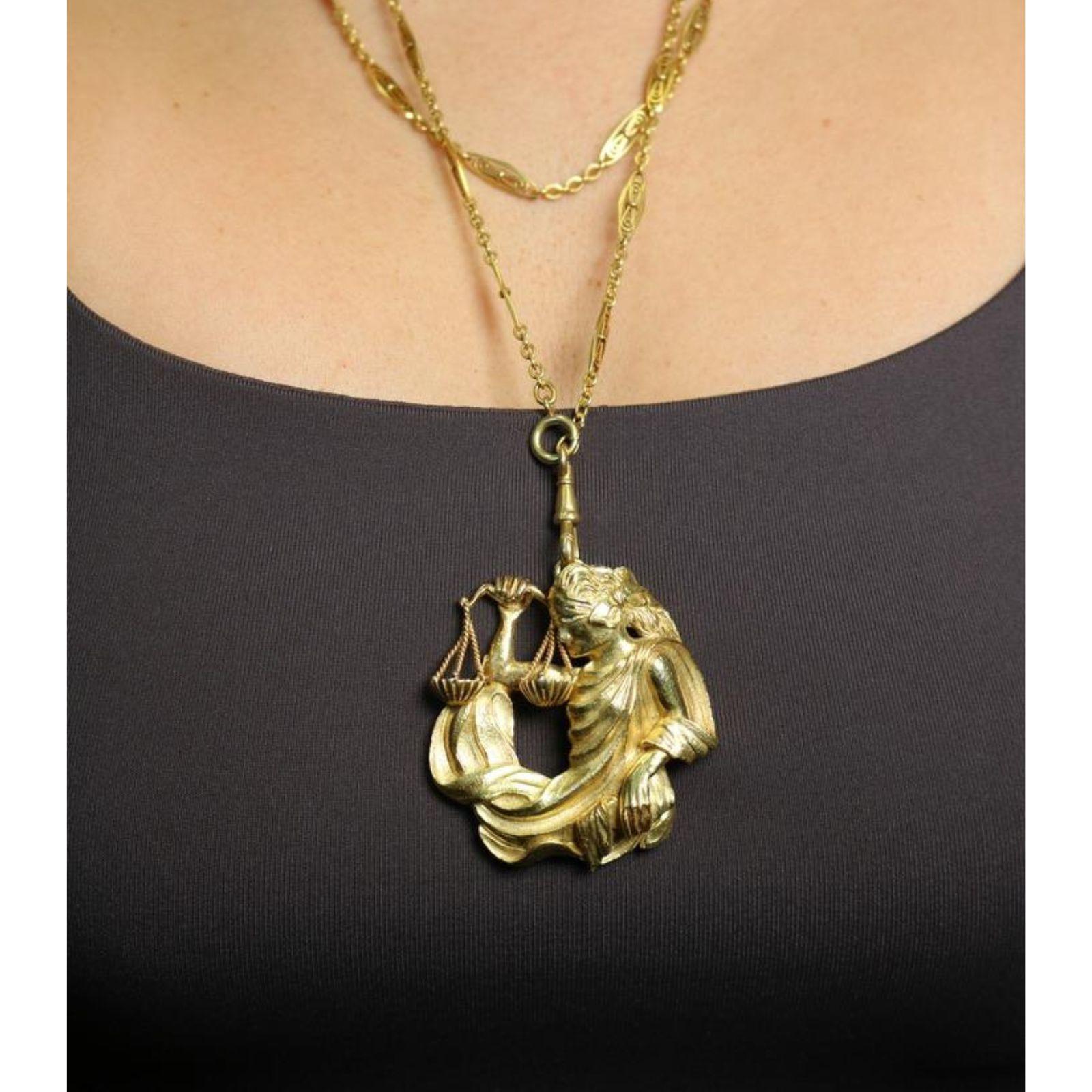 David Webb Anhänger 18K 'Lady Justice' Gelb- und Weißgold 

Dieser Anhänger aus 18 Karat Gelbgold von David Webb verkörpert die Essenz von Gerechtigkeit und Gleichgewicht. Das Design zeigt eine detailreiche Figur der Lady Justice mit verbundenen