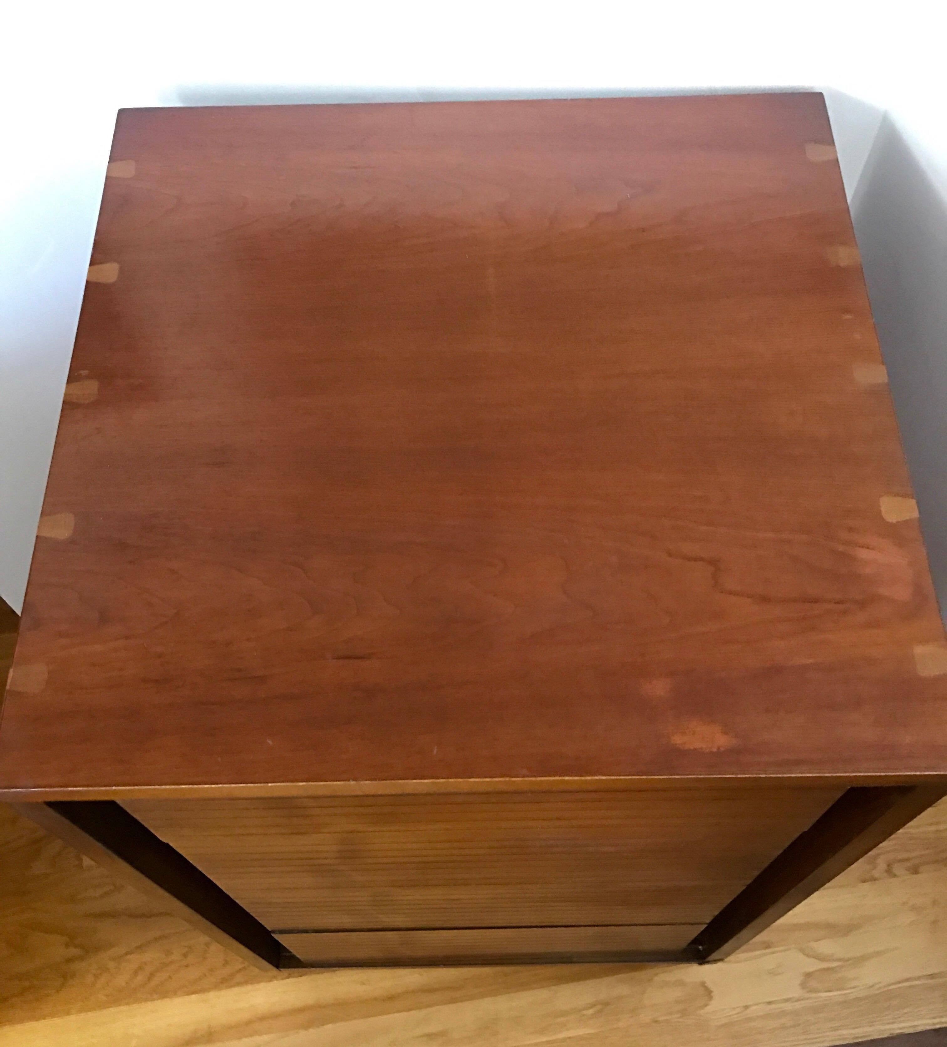 Midcentury Heritage Henredon Small Four-Drawer Chest In Excellent Condition In West Hartford, CT