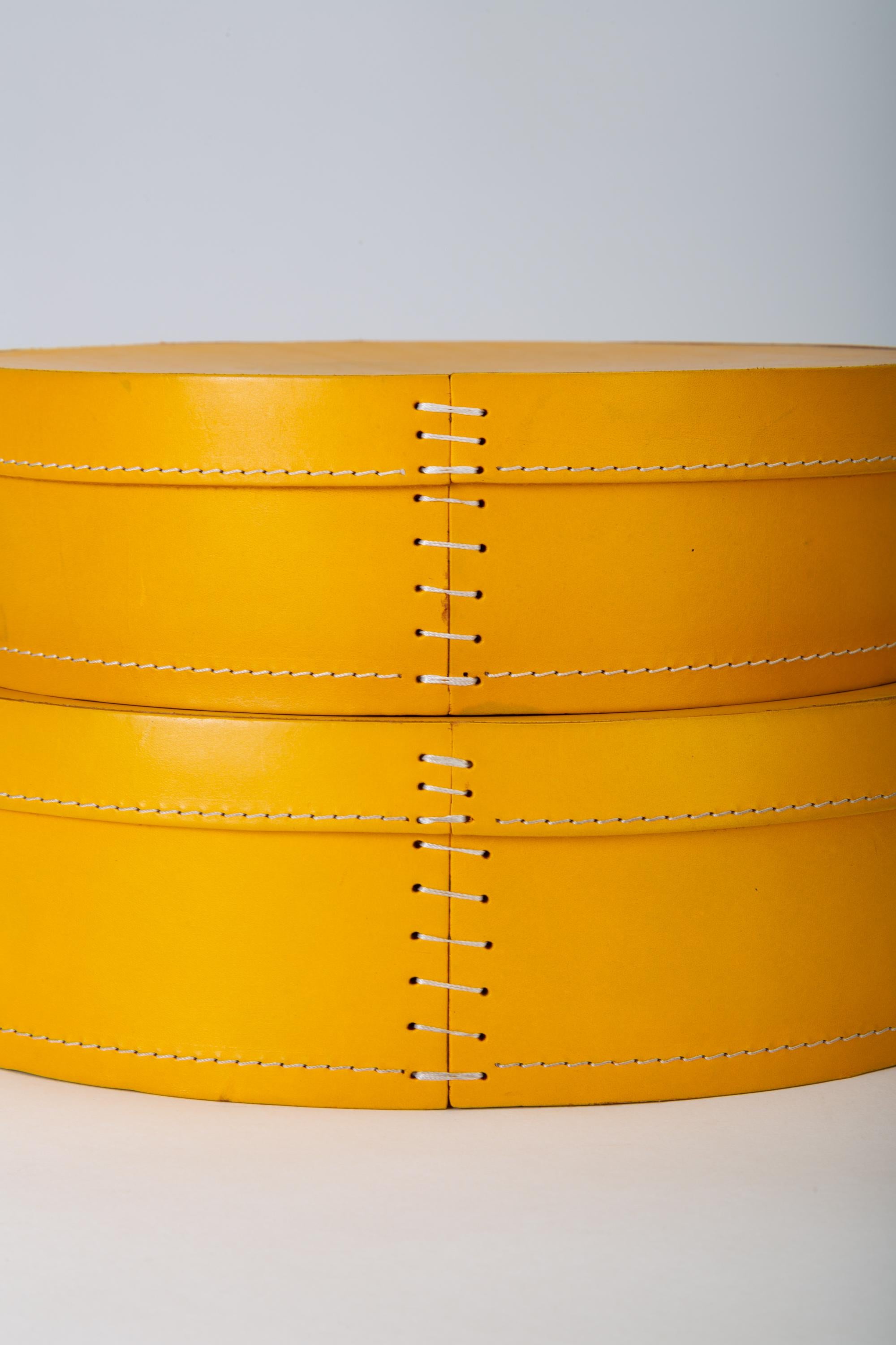 Round Leather Nesting Boxes by Arte Cuoio & Triangolo 3