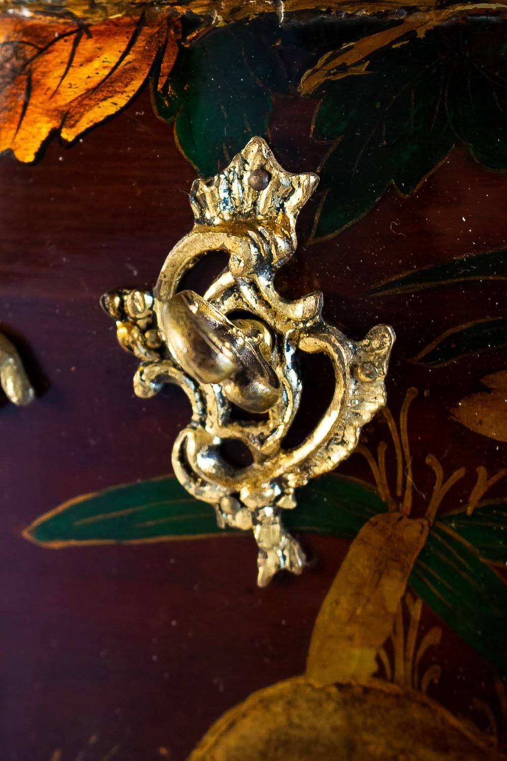 Louis XV Style Early 20th Century Lacquer Commode Flowers and Chinoiserie Scenes For Sale 5