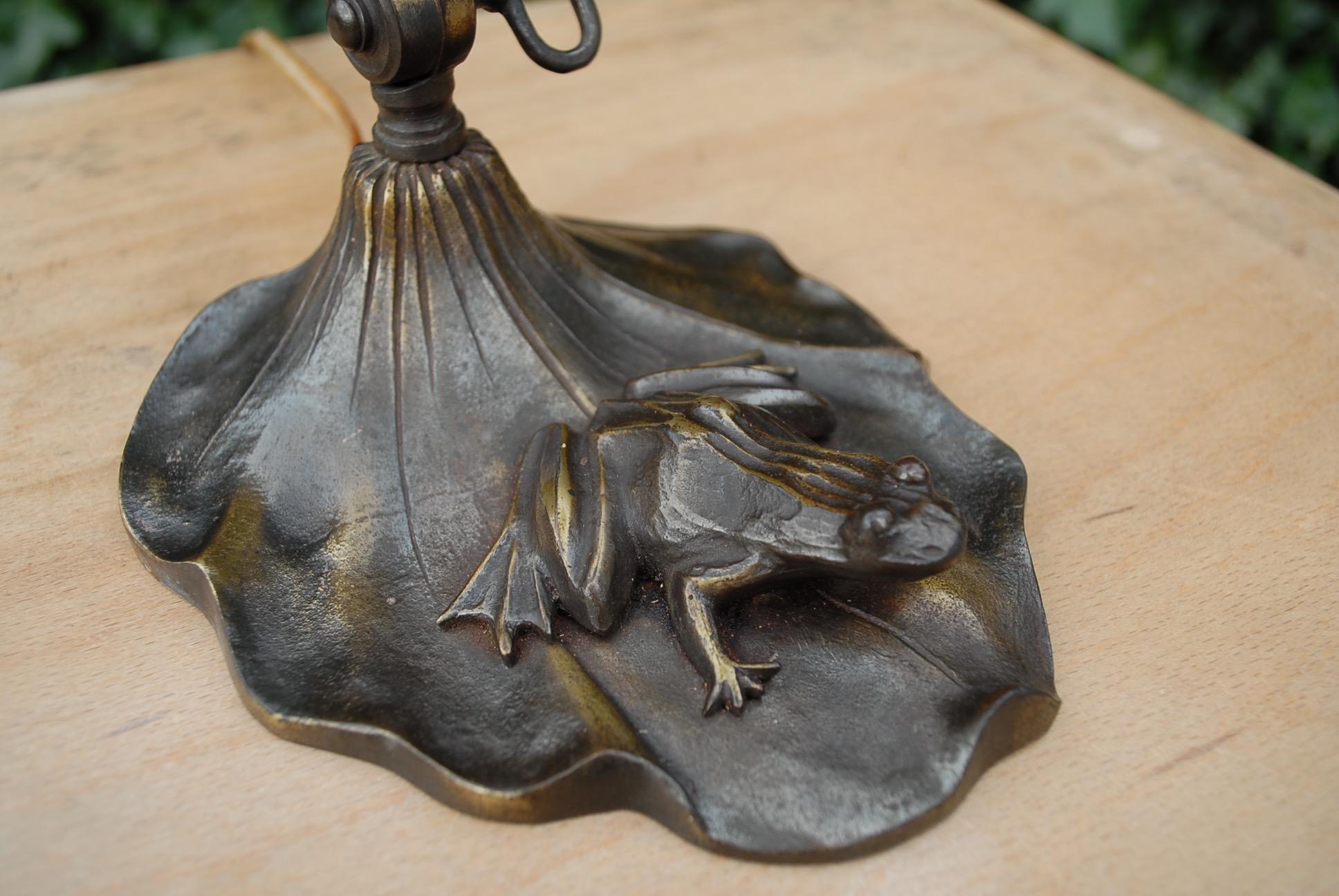 Highly Decorative & Artistic Table Desk Lamp w Bronze Frog Sculpture & Butterfly 2