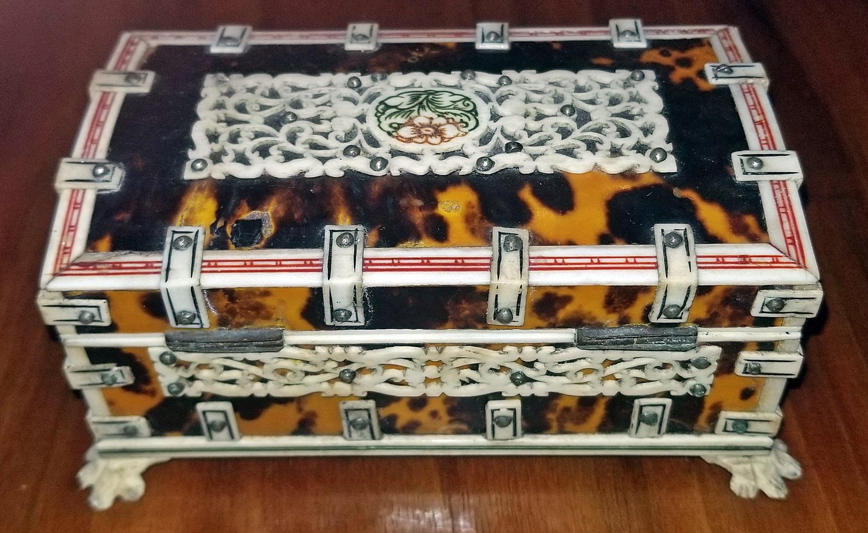 19th Century Anglo Indian Vizagapatam Shell and Faux Ivory Ring Box 4