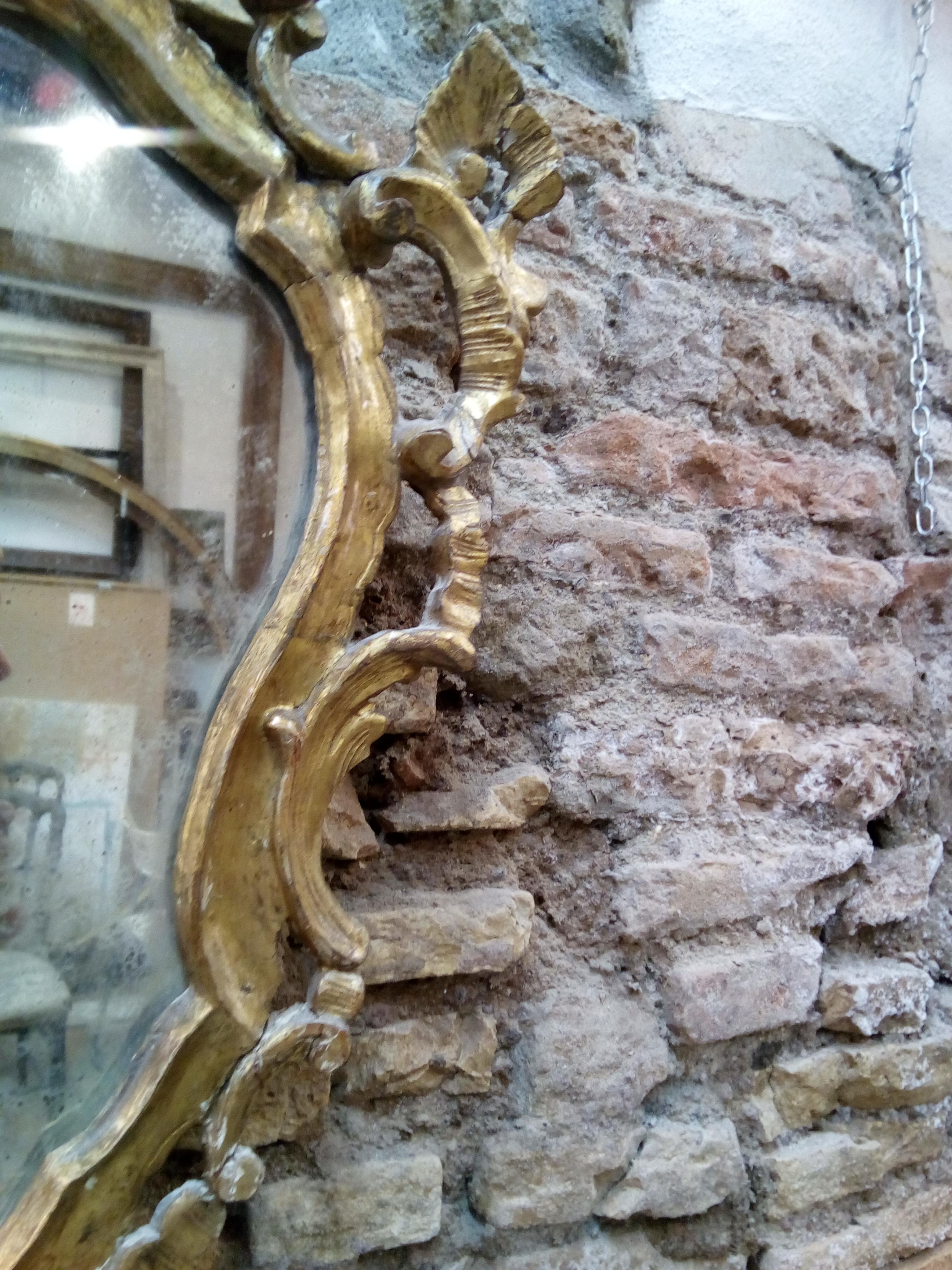 Italian 18th Century venetian Rococò gilded wood mirror in pure gold For Sale